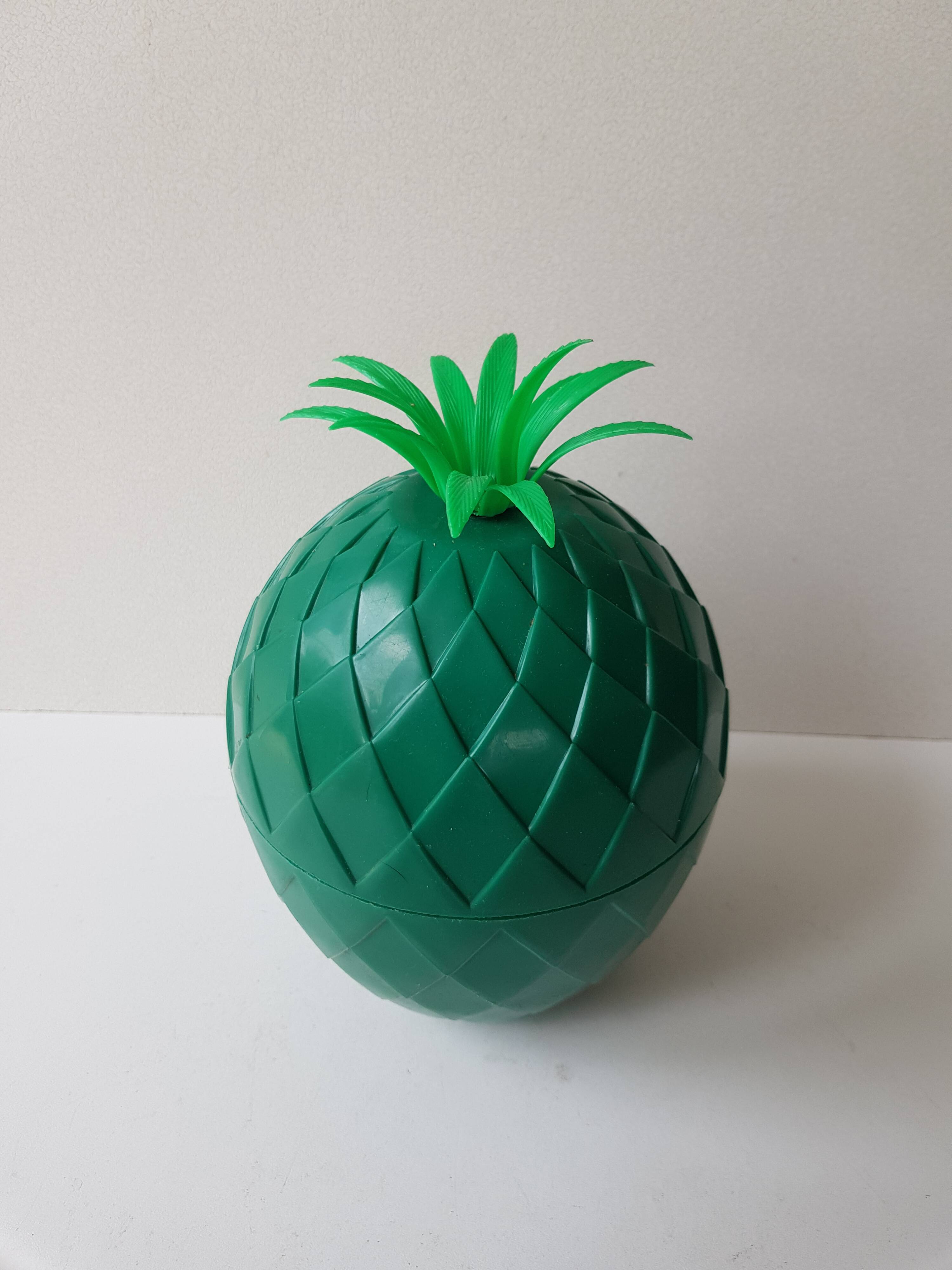 Vintage green "pineapple" ice cube bucket from the 1970s - 70's