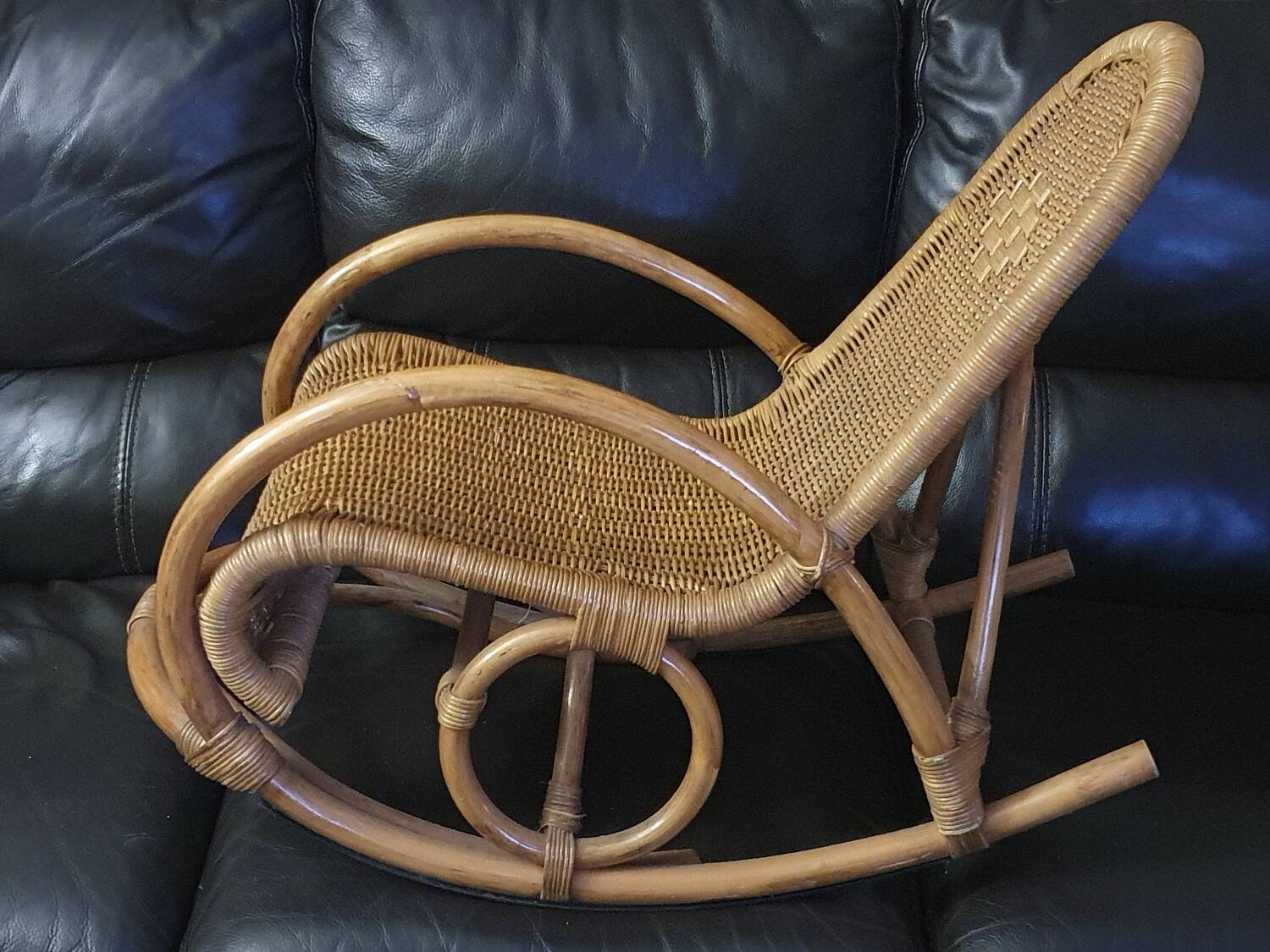 Children's rocking chair in rattan and wicker