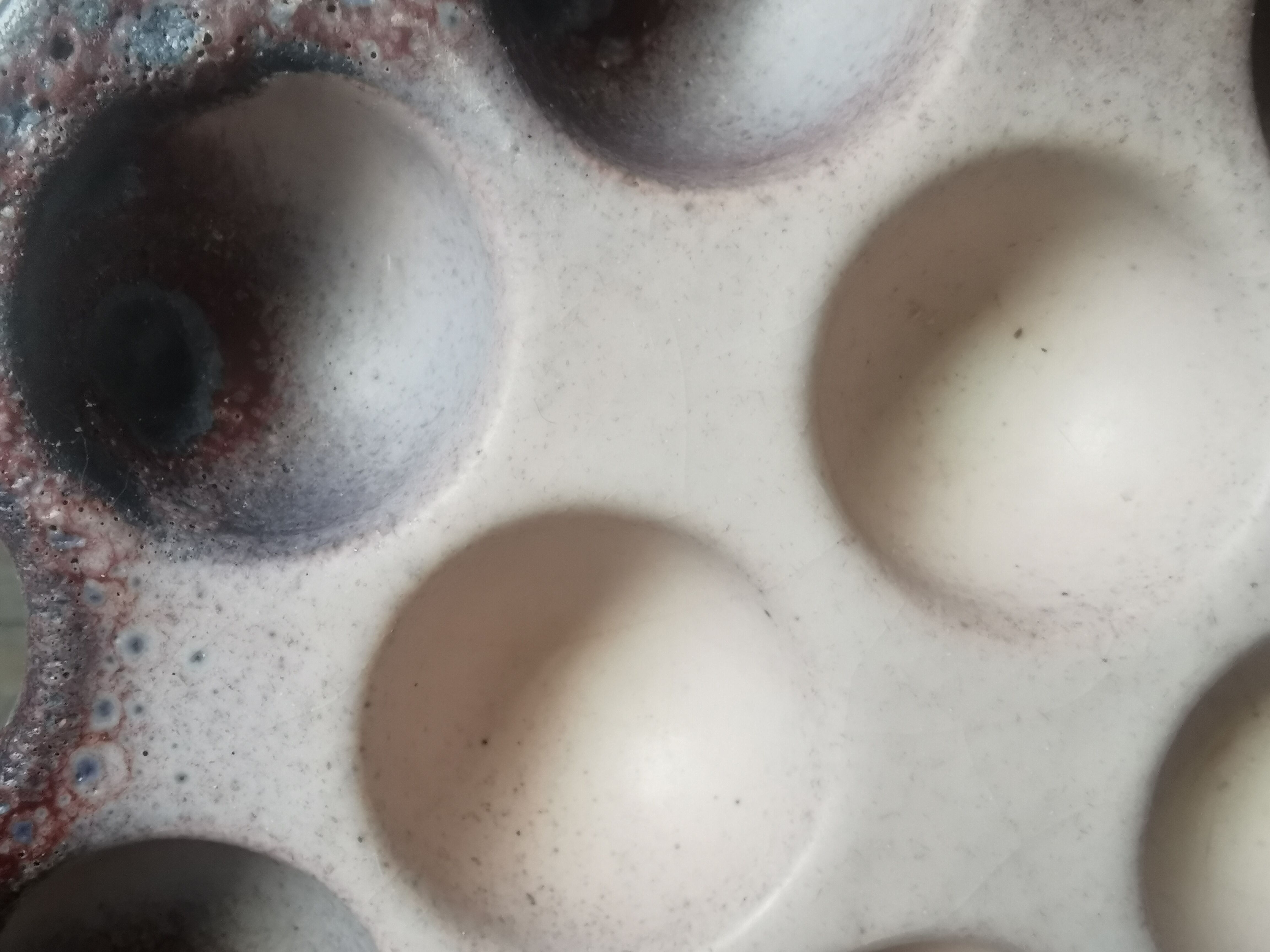 6 glazed ceramic snail plates