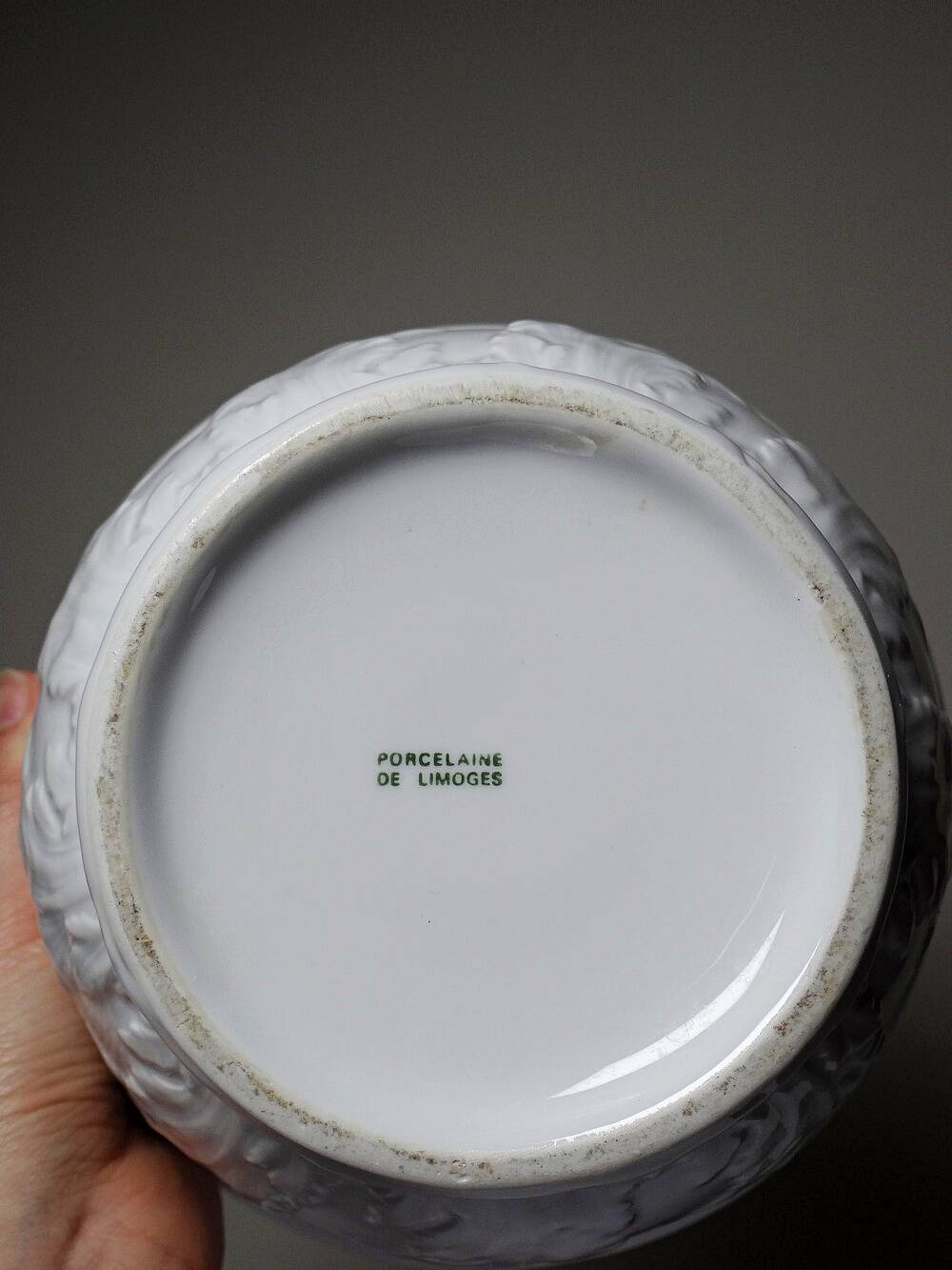 Antique cache-pot in Limoges porcelain with a relief decoration of foliage.