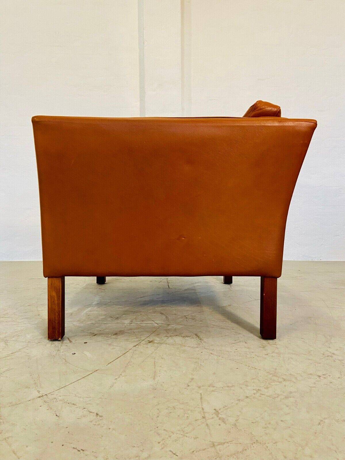 Fauteuil lounge scandinave vintage en cuir cognac, style milieu du siècle