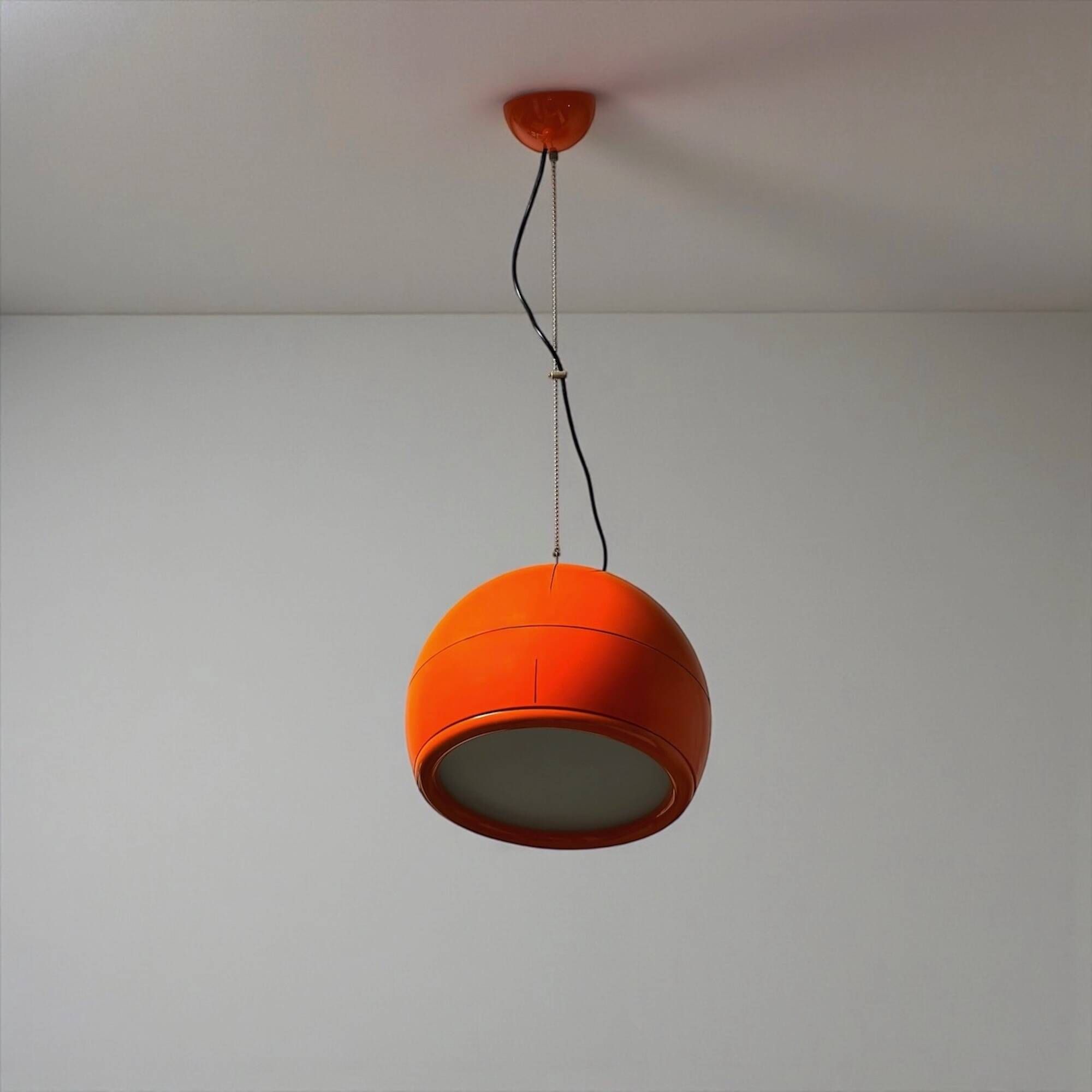Suspension Orange Pallade par Artemide, icône du design de l'ère spatiale