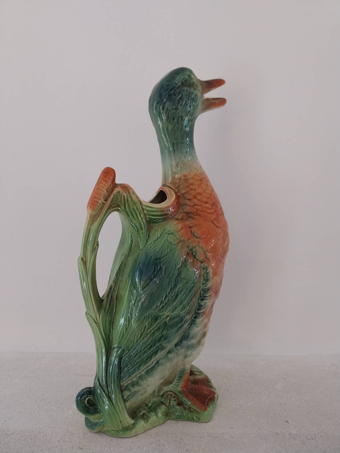 Water jug in slipware from the 1960s. Decorated with a coloured duck. Unmarked.