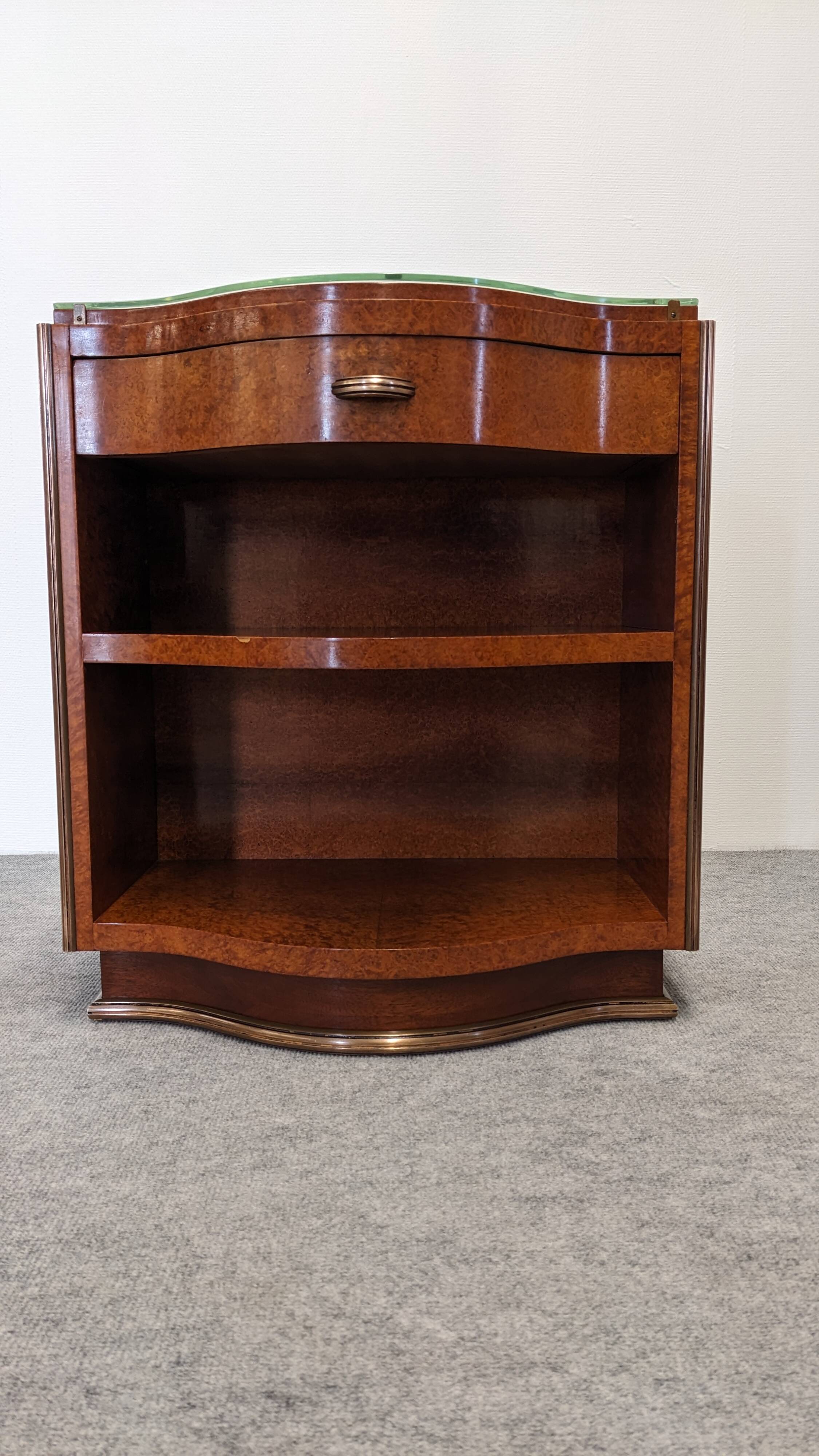 Pair of Art Deco amboyna burl bedside tables circa 1920