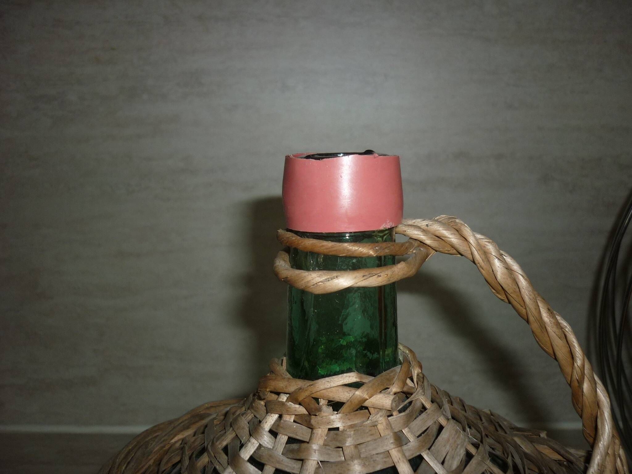 Dame-Jeanne 2L green glass and wicker
