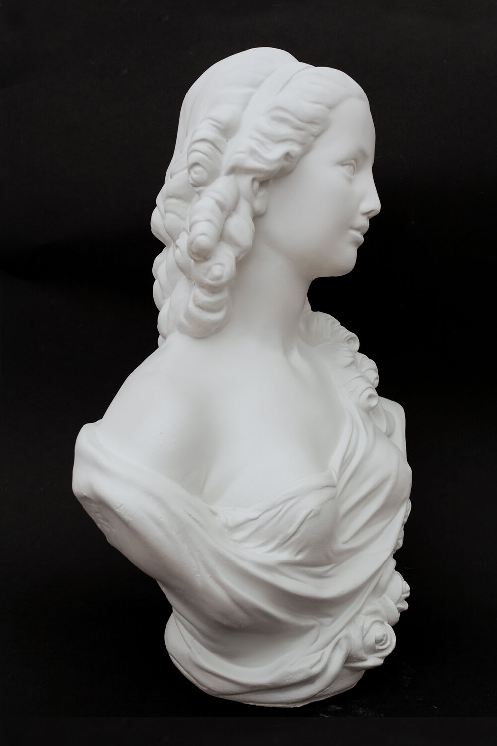 Female bust in white plaster 18th century