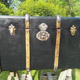 Magnificent travel trunk late 19 th completely renovated