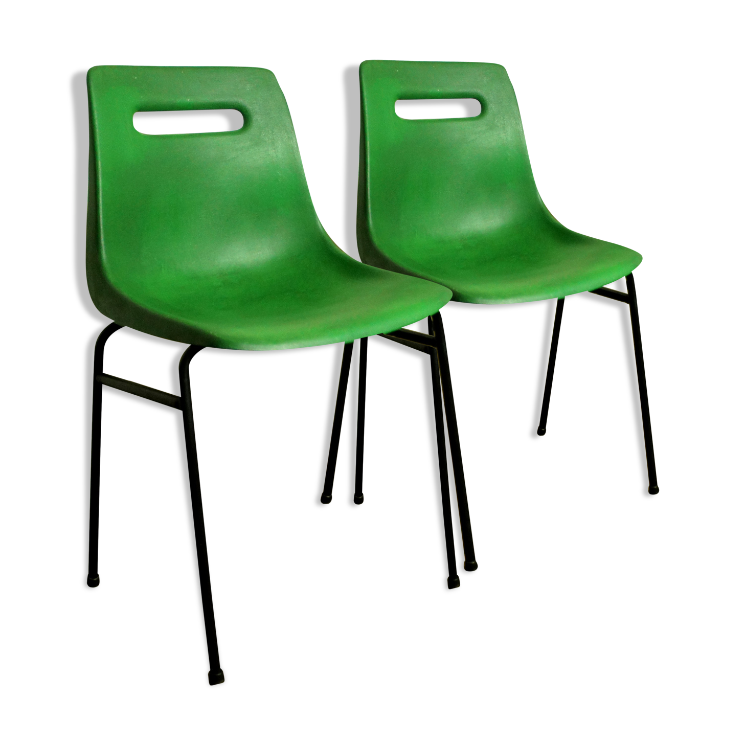 Pair of stackable Grosfillex M4 hull chairs