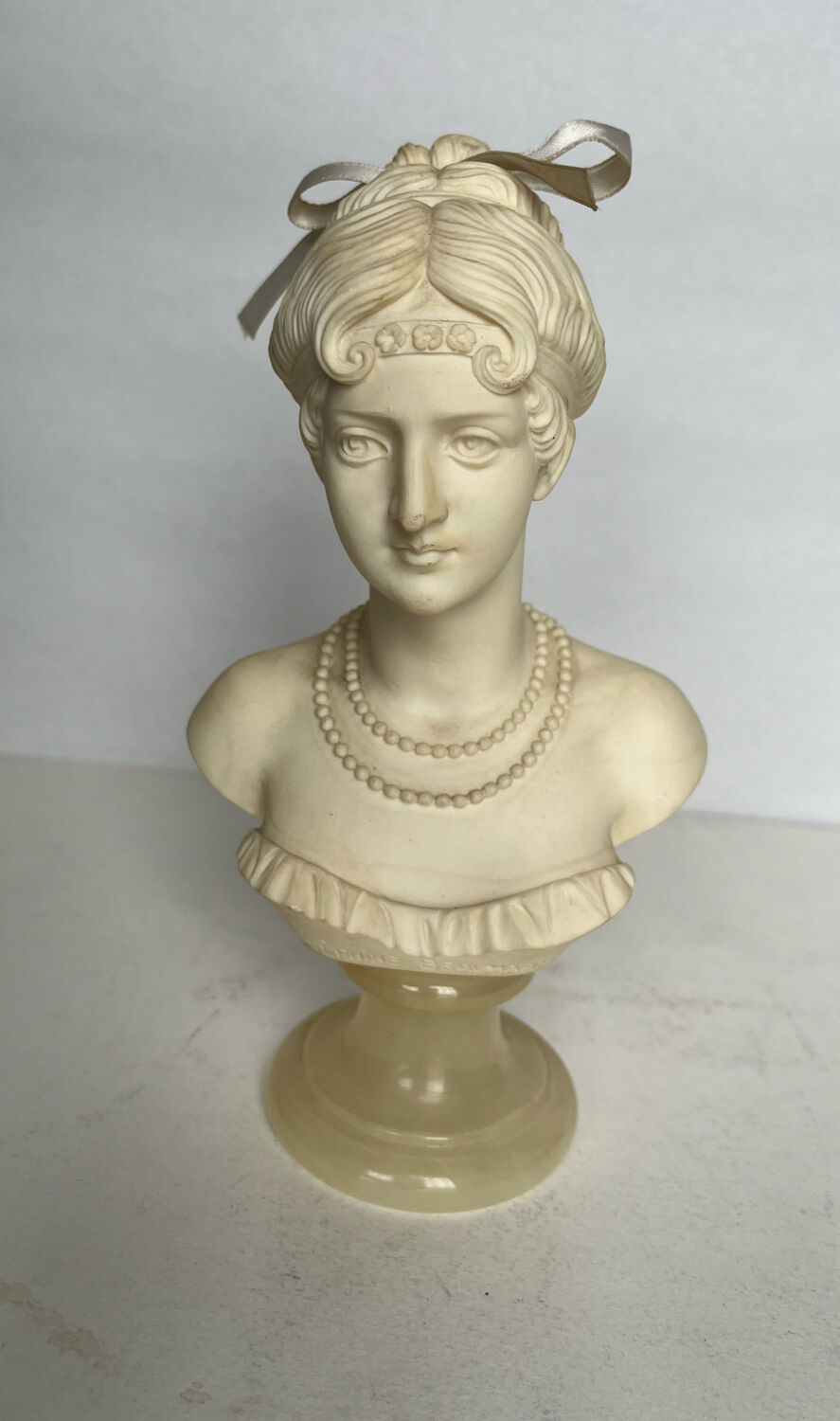 Bust of a woman in alabaster and onyx