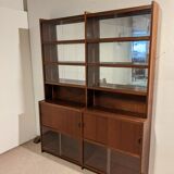 Large shallow showcase depth