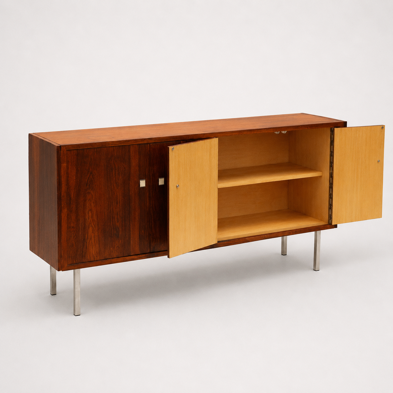 Buffet vintage en palissandre avec pieds en chrome
