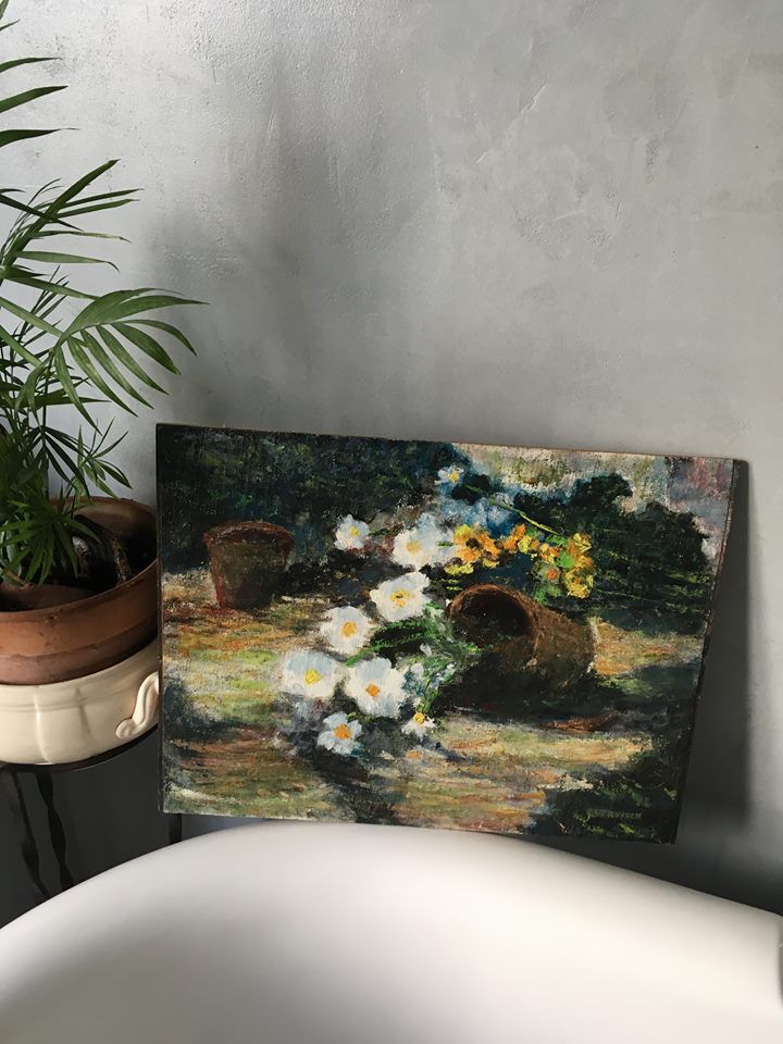 Nature morte vase de primevères renversé