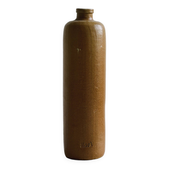 Decorative bottle in glazed stoneware.