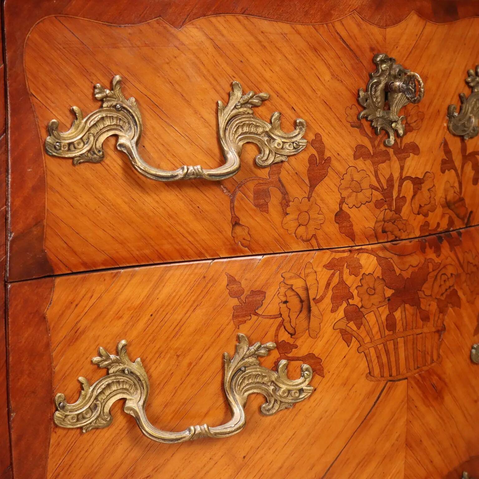 Antique commode in Baroque style made of mahogany, 20th century.