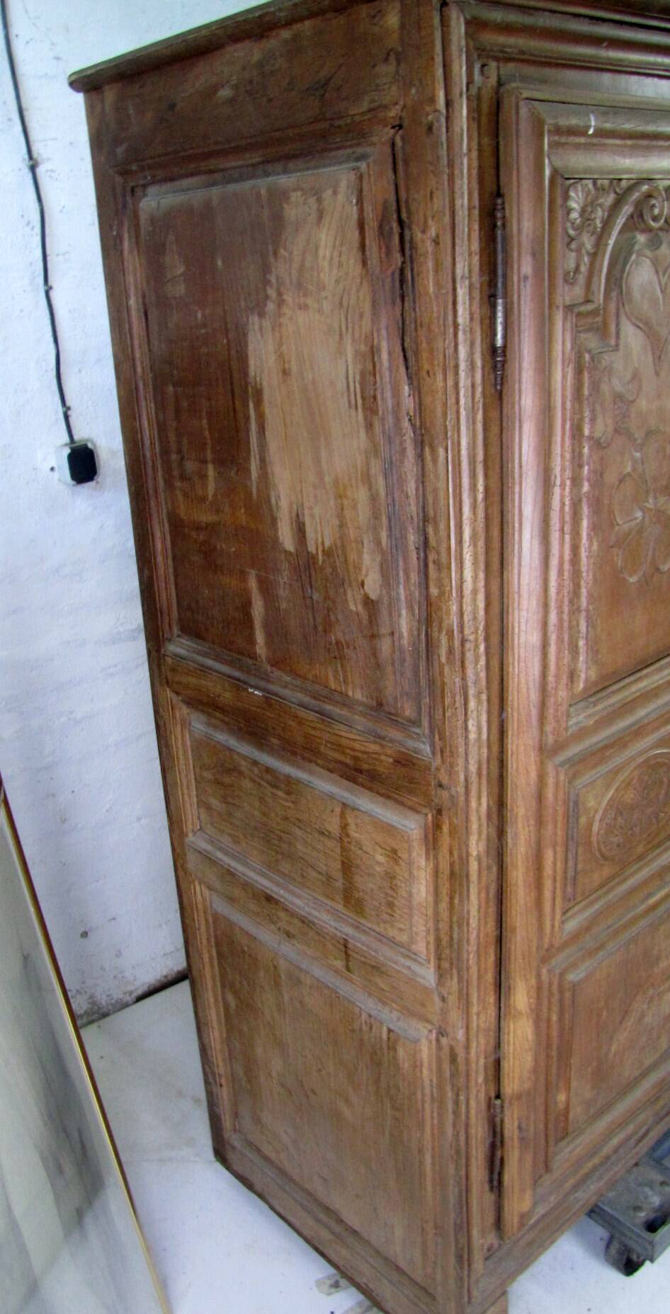Antique baroque cabinet in solid oak