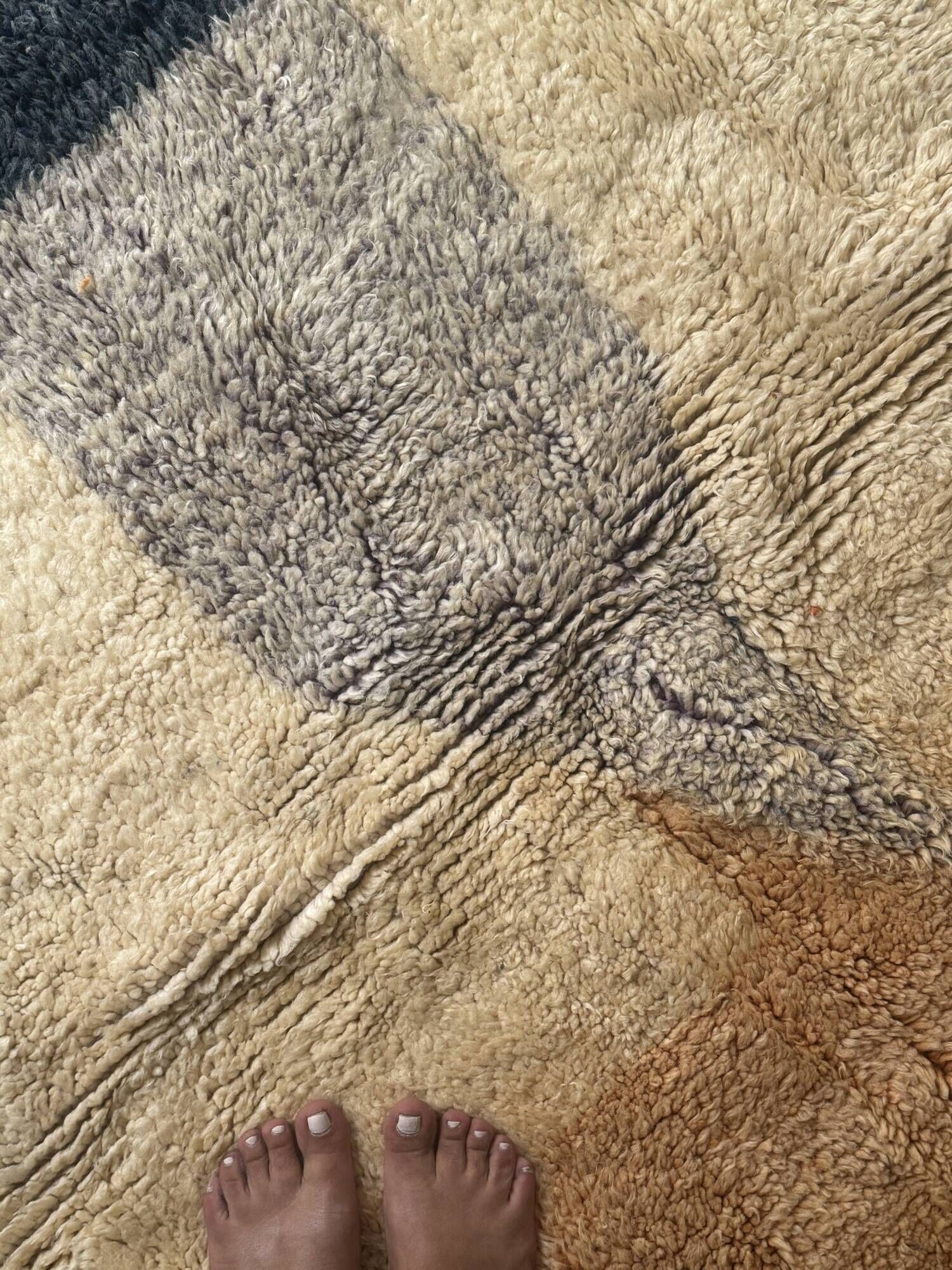 Thick vintage Berber rug, 100% handwoven sheep wool.