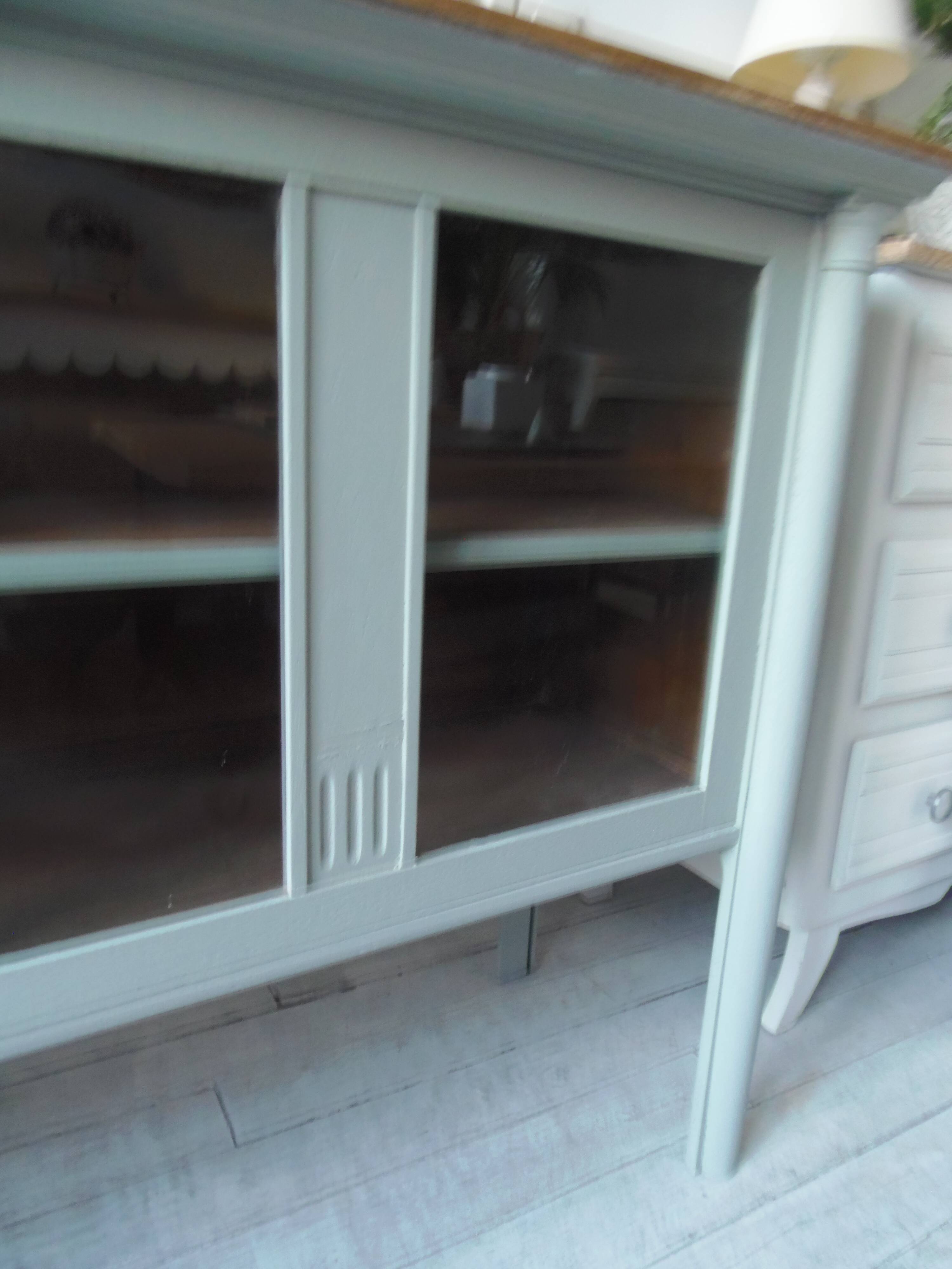 Buffet, desserte vintage réenchanté en vert de gris, plateau  bois.