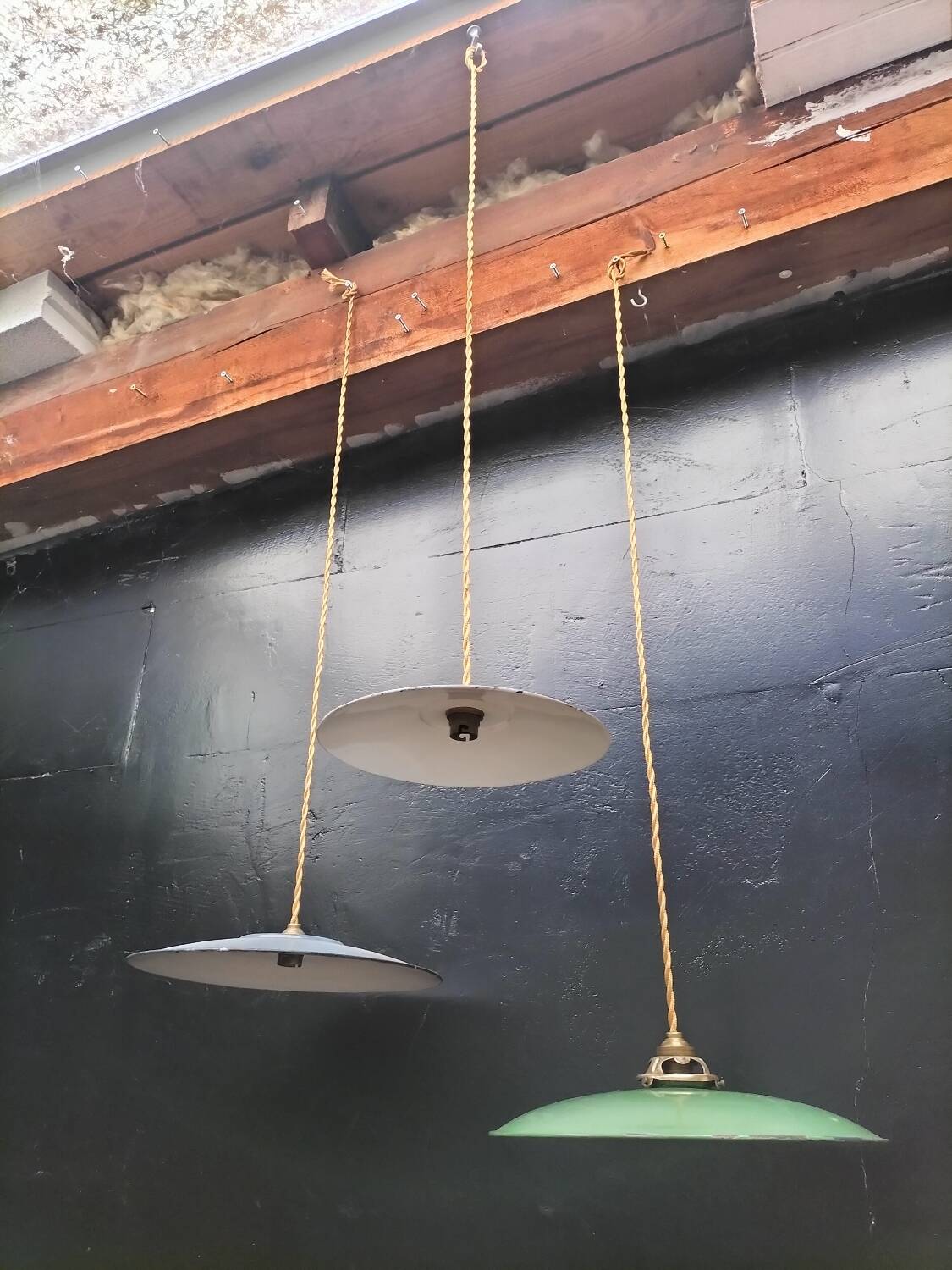 3 suspensions en tôles émaillées