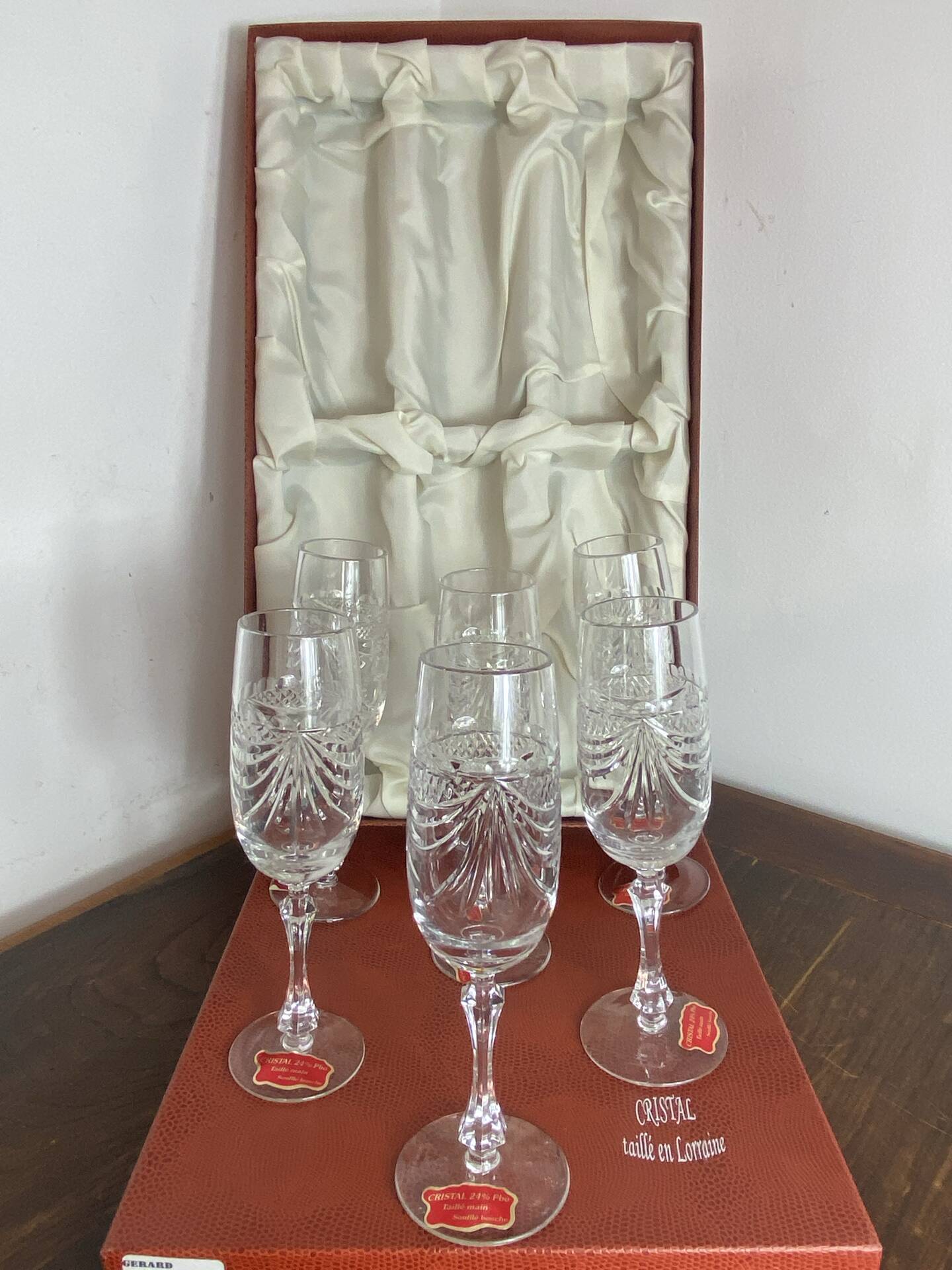 Champagne flutes, cut crystal from Lorraine, with original box.