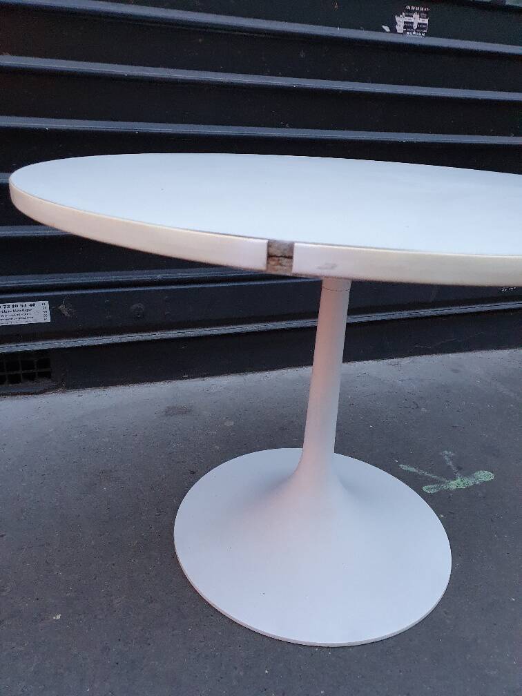 2 round tables, tulip base, saarinen style, 1970