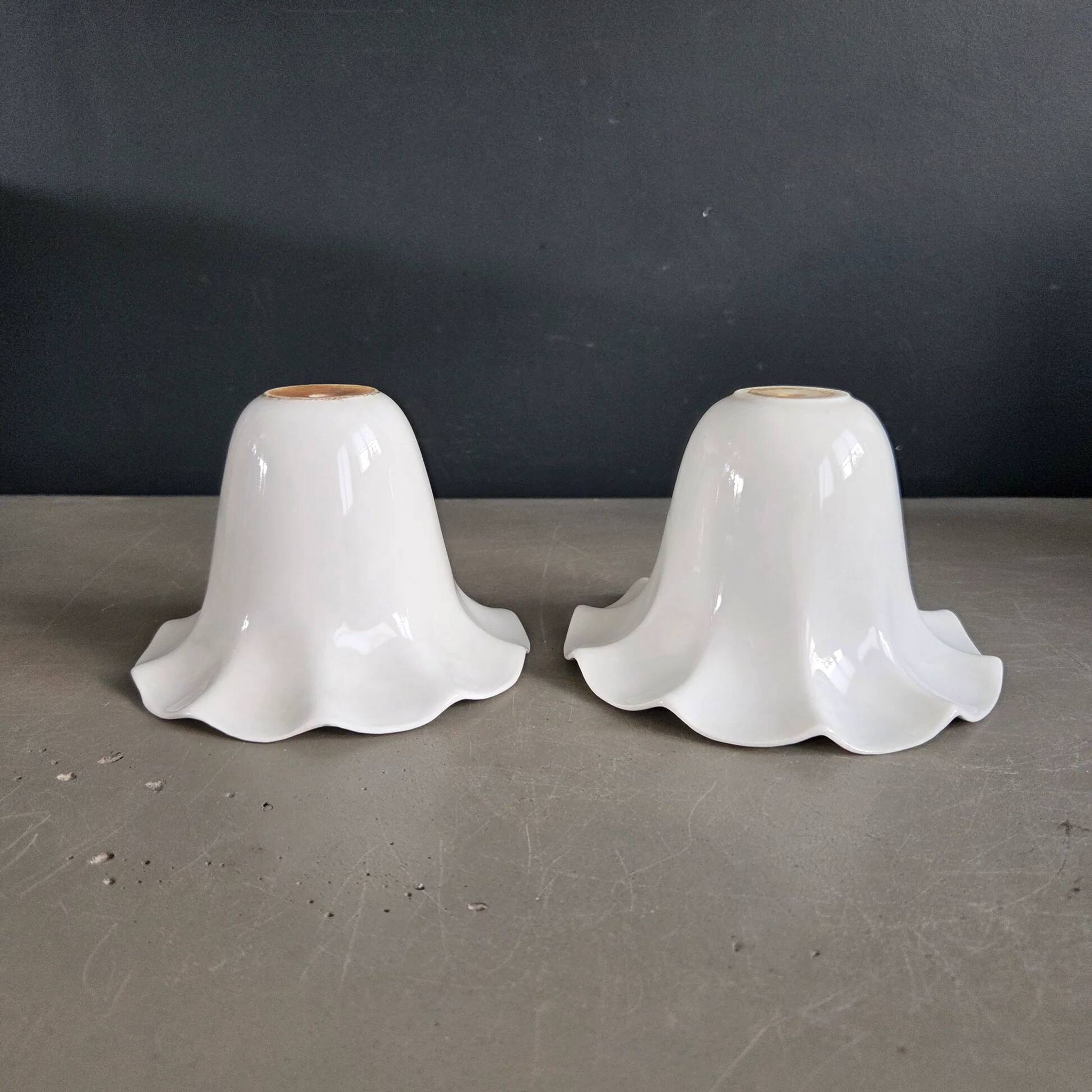 Paire d'abat-jour tulipe en porcelaine