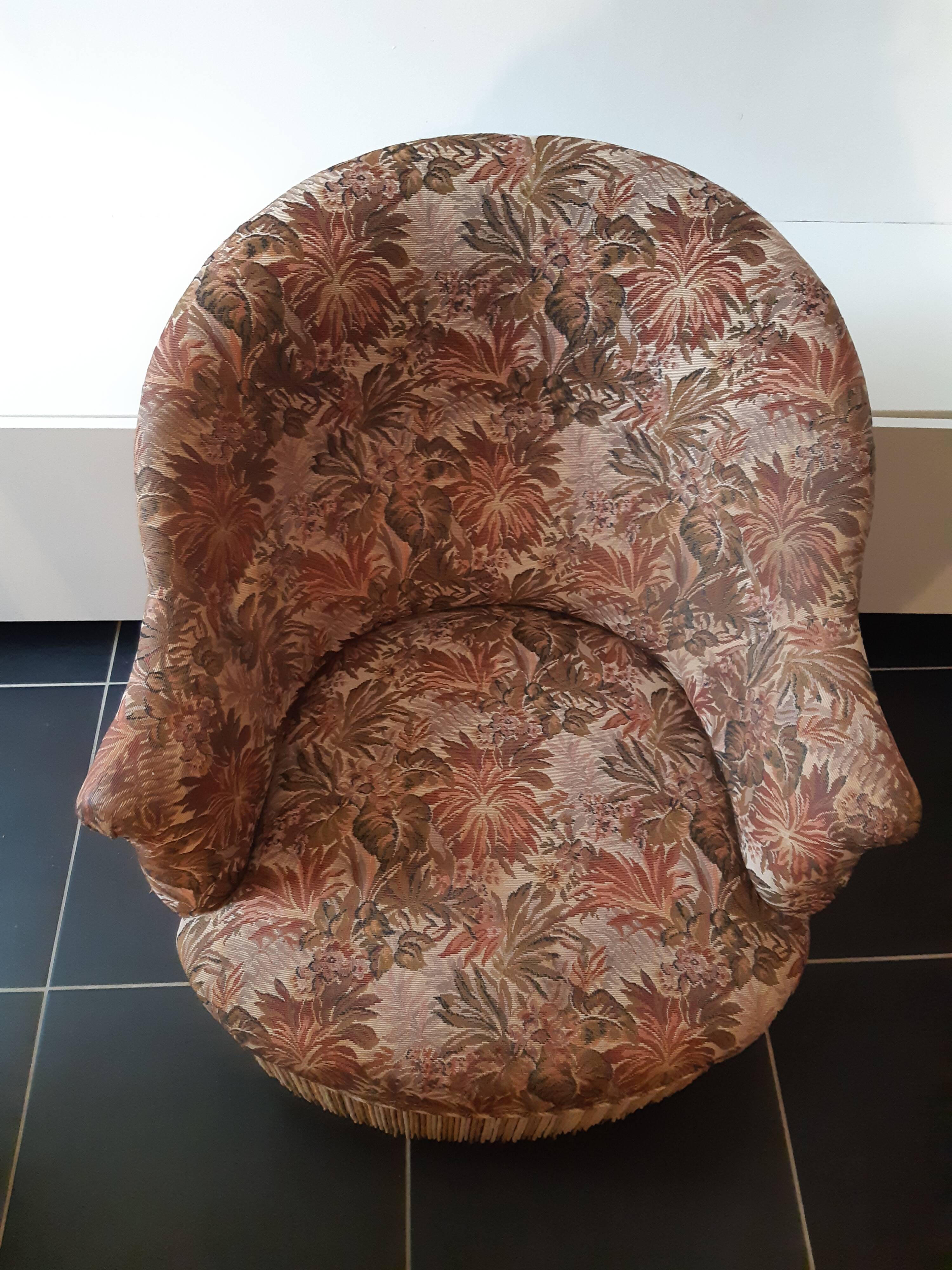 Toad armchair