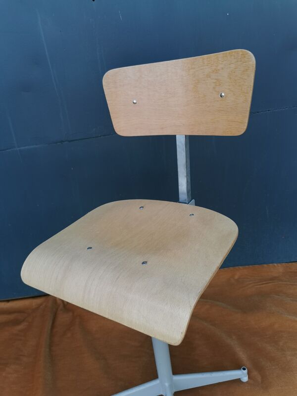 Chaise d atelier reglable