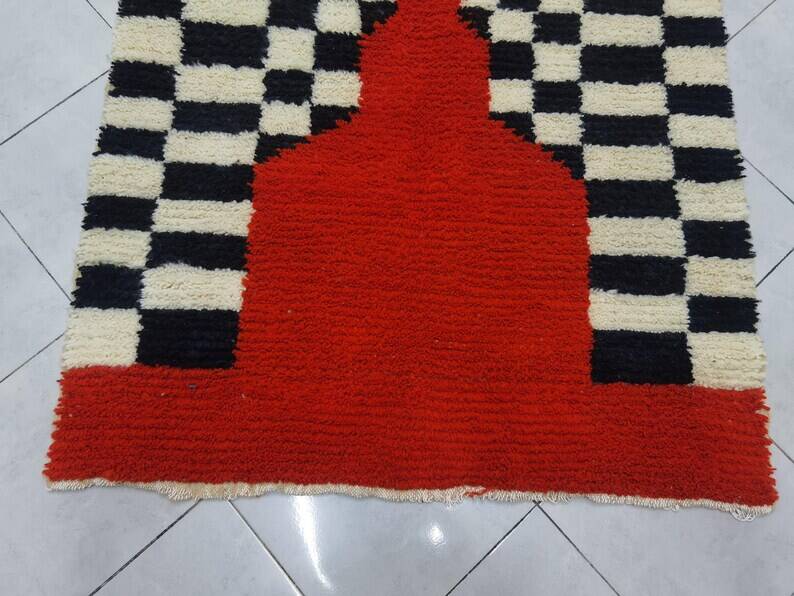 Berber Moroccan rug decorated 250cm x 150cm