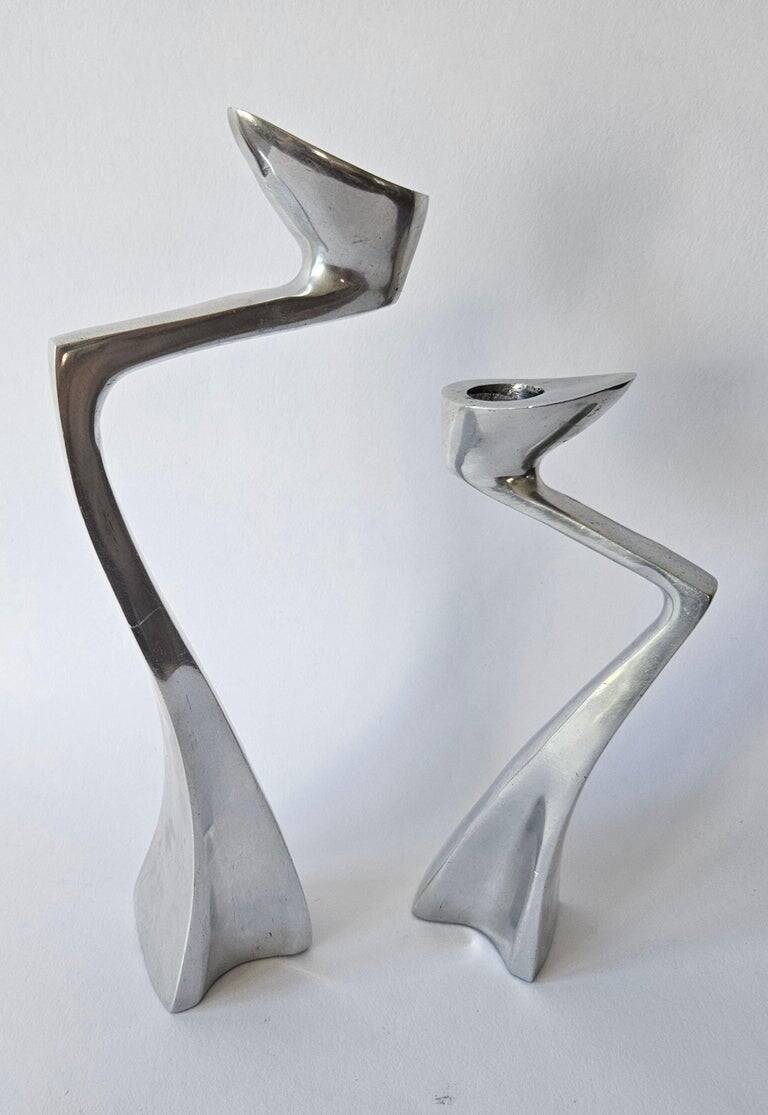 Paire de bougeoirs "Swan" par Matthew Hilton, Angleterre, années 1980