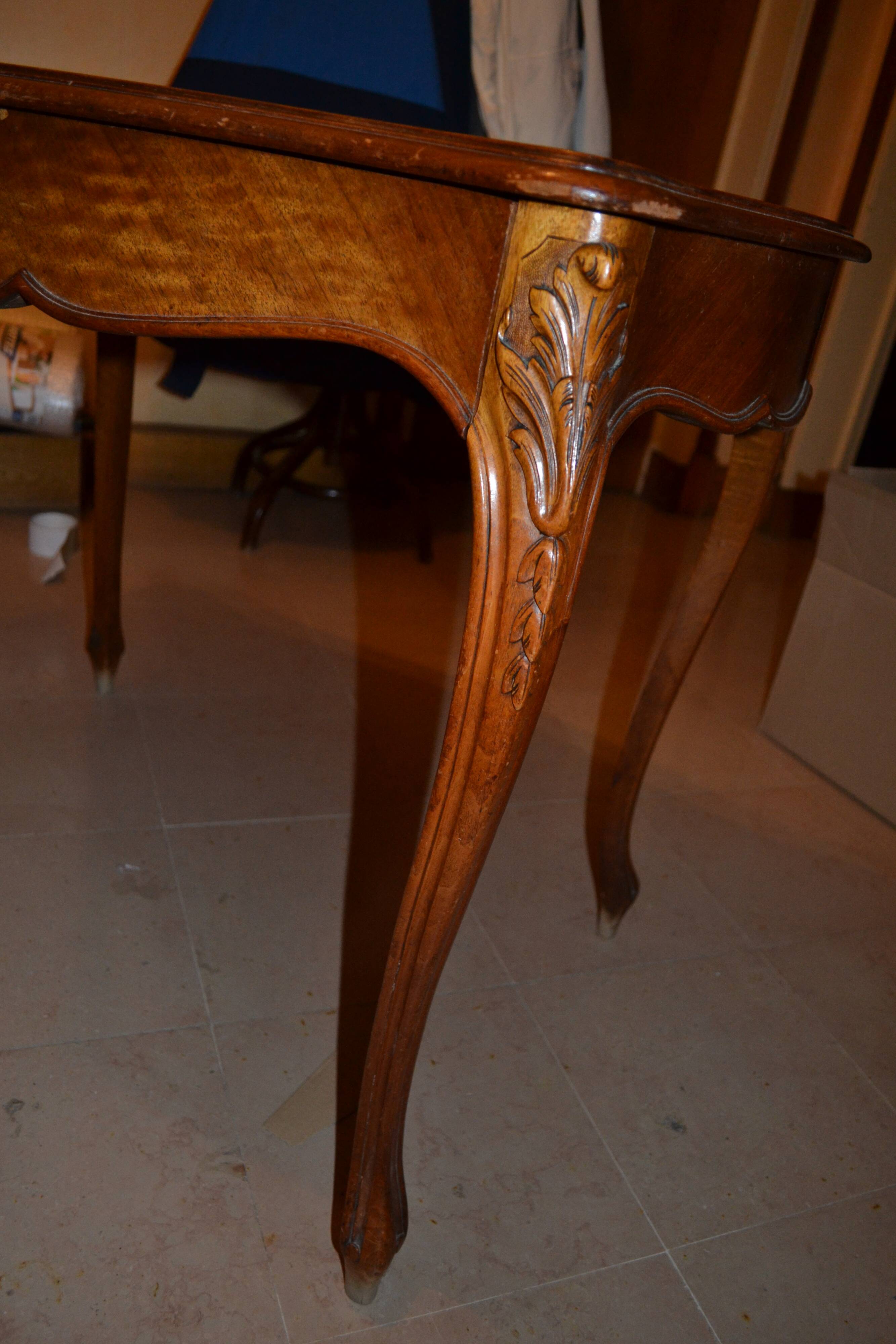 Table style Louis XV en marqueterie