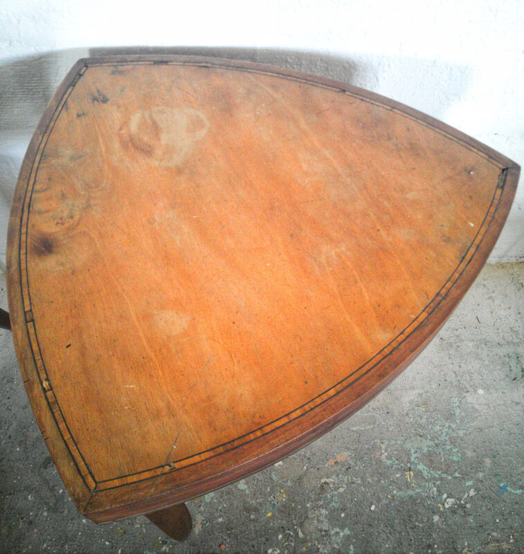 Stella pedestal table
