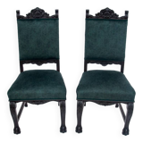 Une paire de chaises anciennes sur pattes de lion, Europe occidentale, vers 1920.