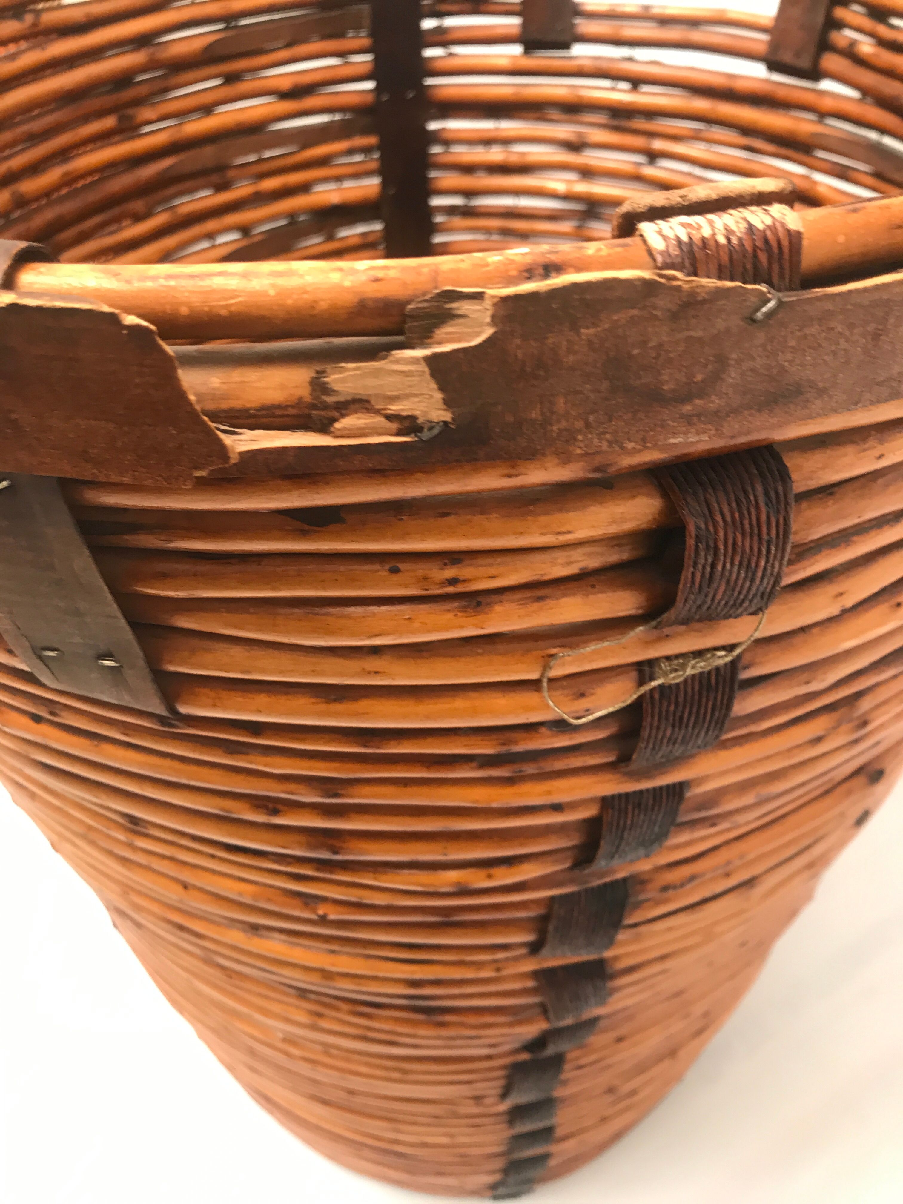 Vintage high-capacity rattan linen basket