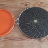 2 vintage trays