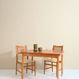 Extendable teak table