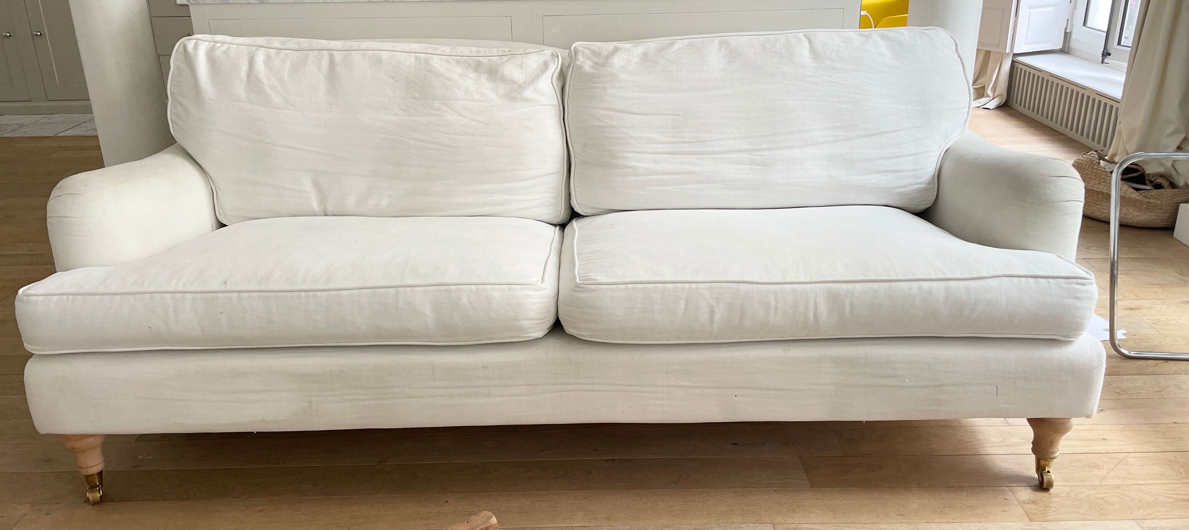 White sofa 2 places