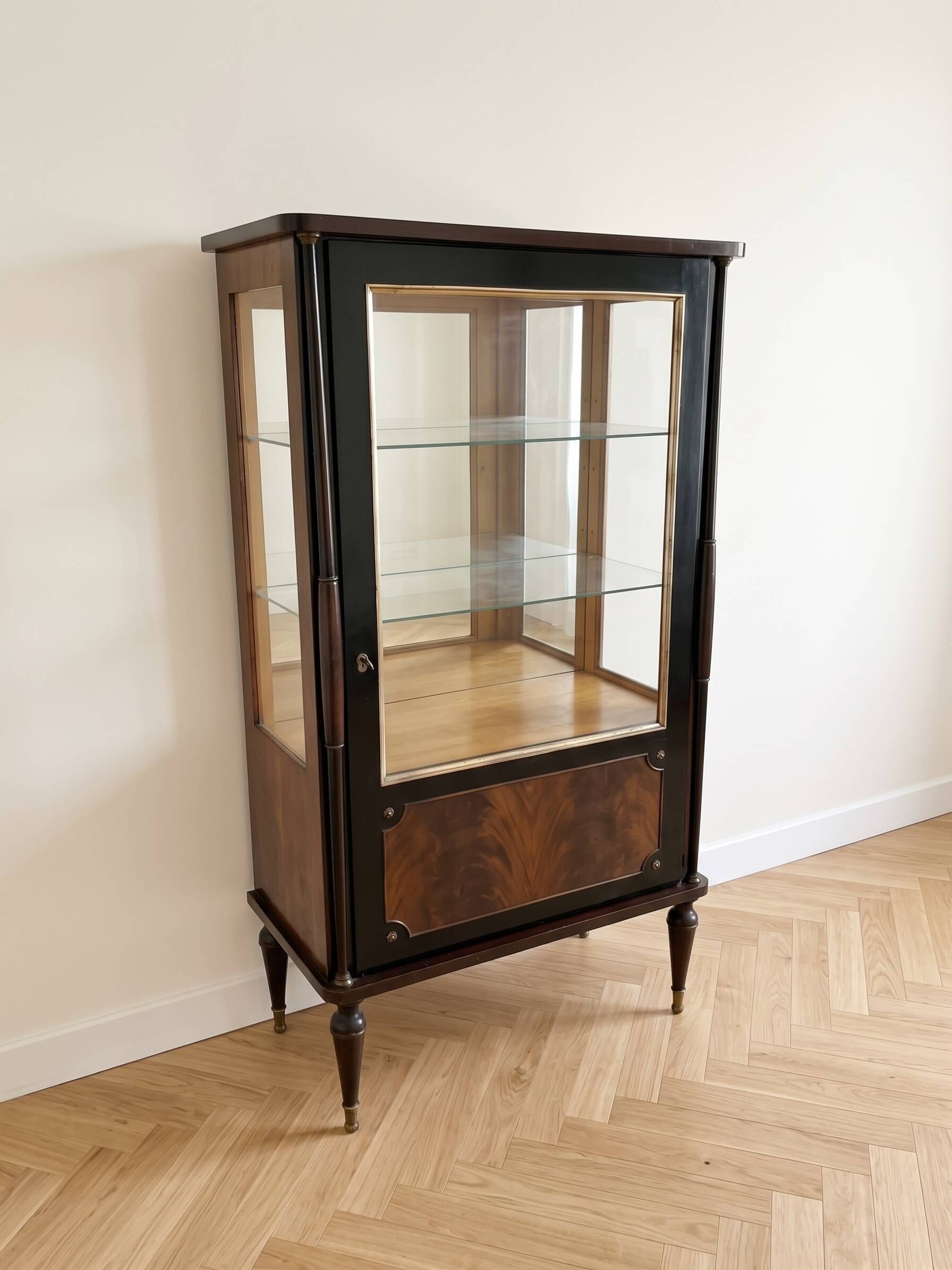 Art Deco display cabinet in wood and black lacquer