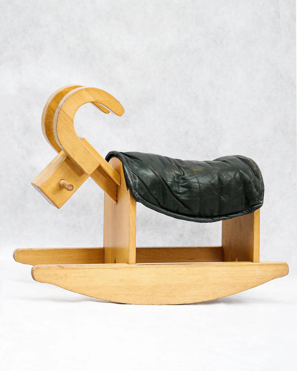 Bouc à bascule en bois vintage du milieu du siècle des années 1960