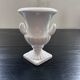 Vase blanc stylé Médicis
