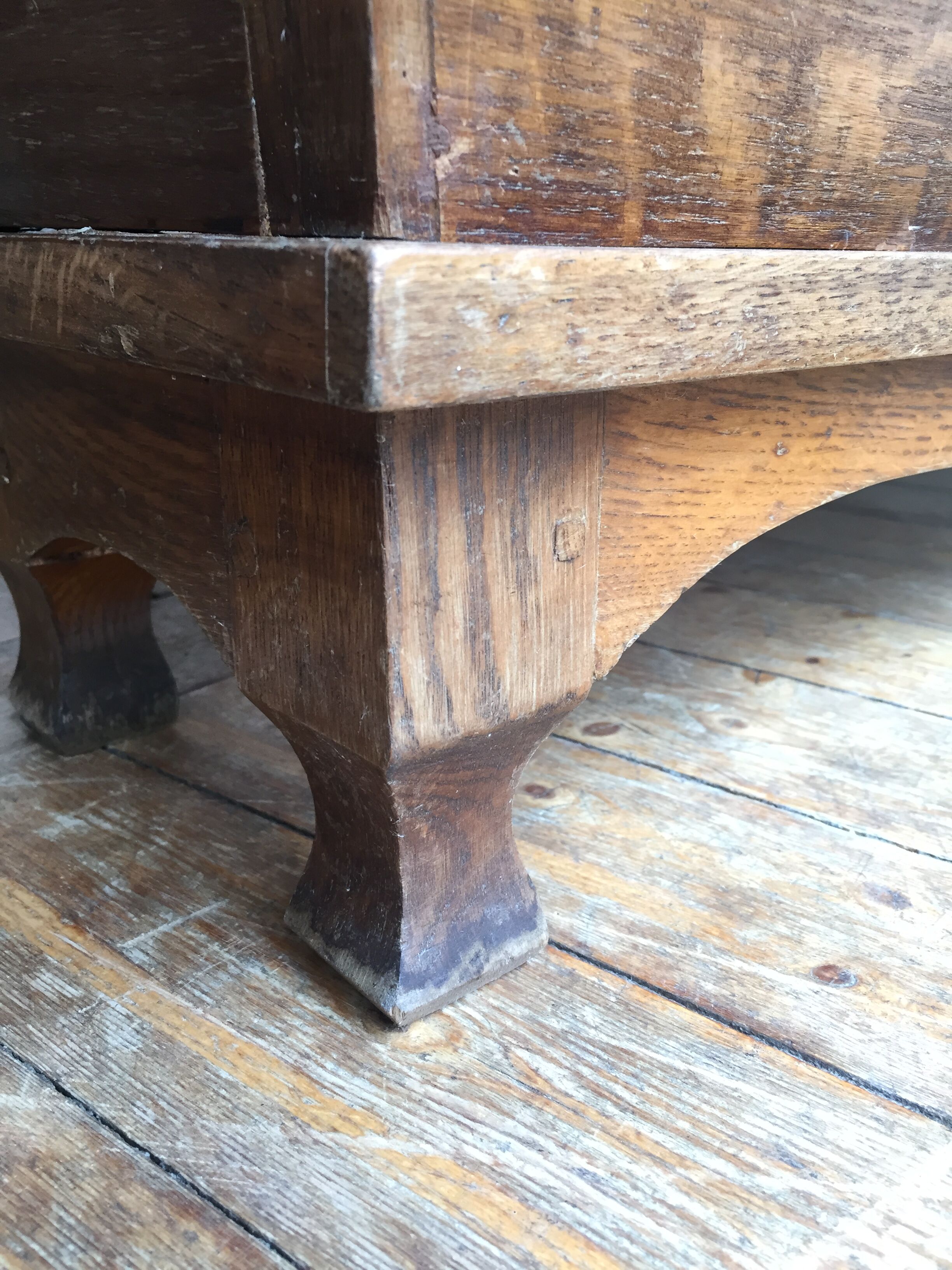 Former indoor planter in solid oak