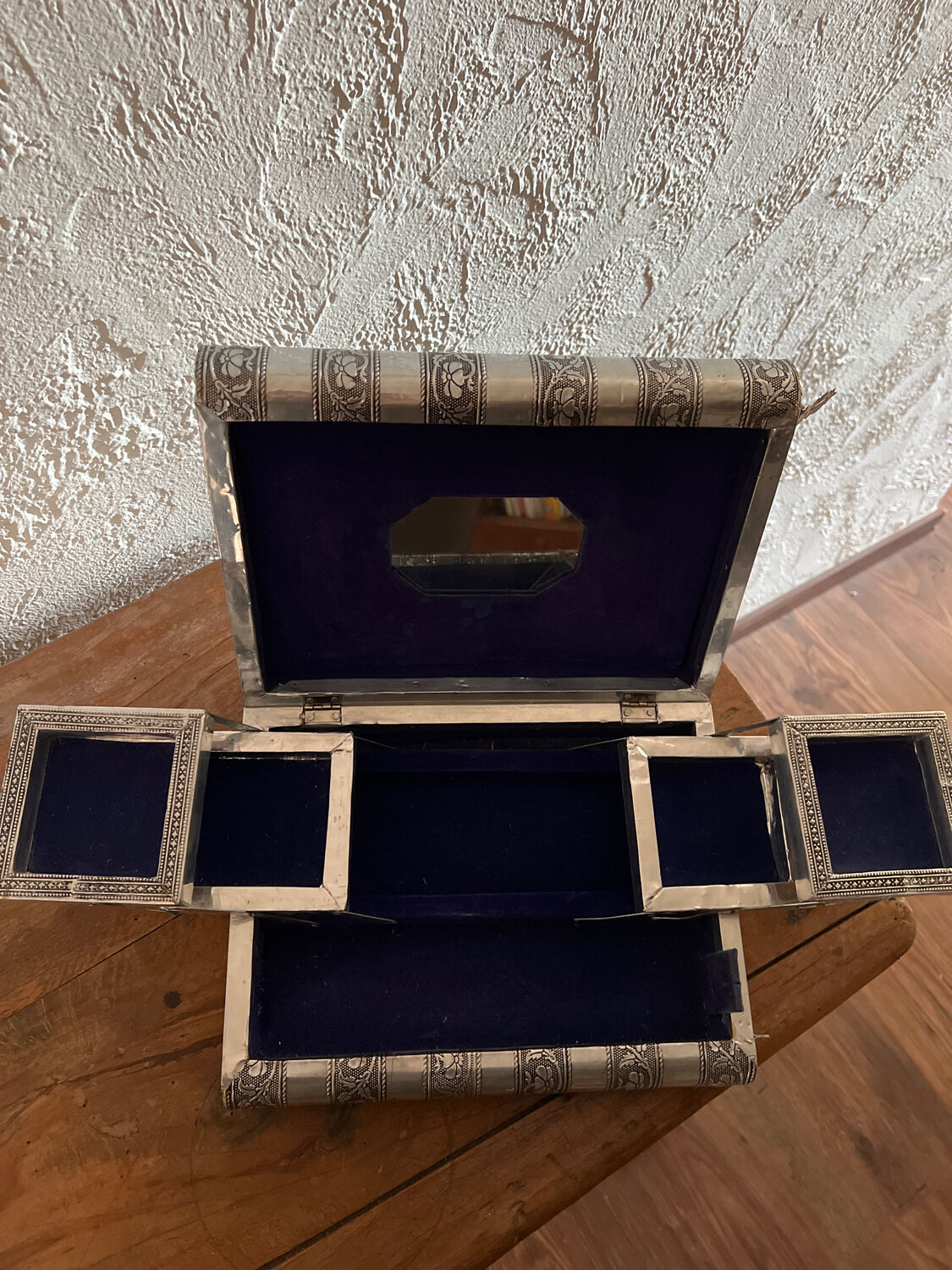 Jewelry box