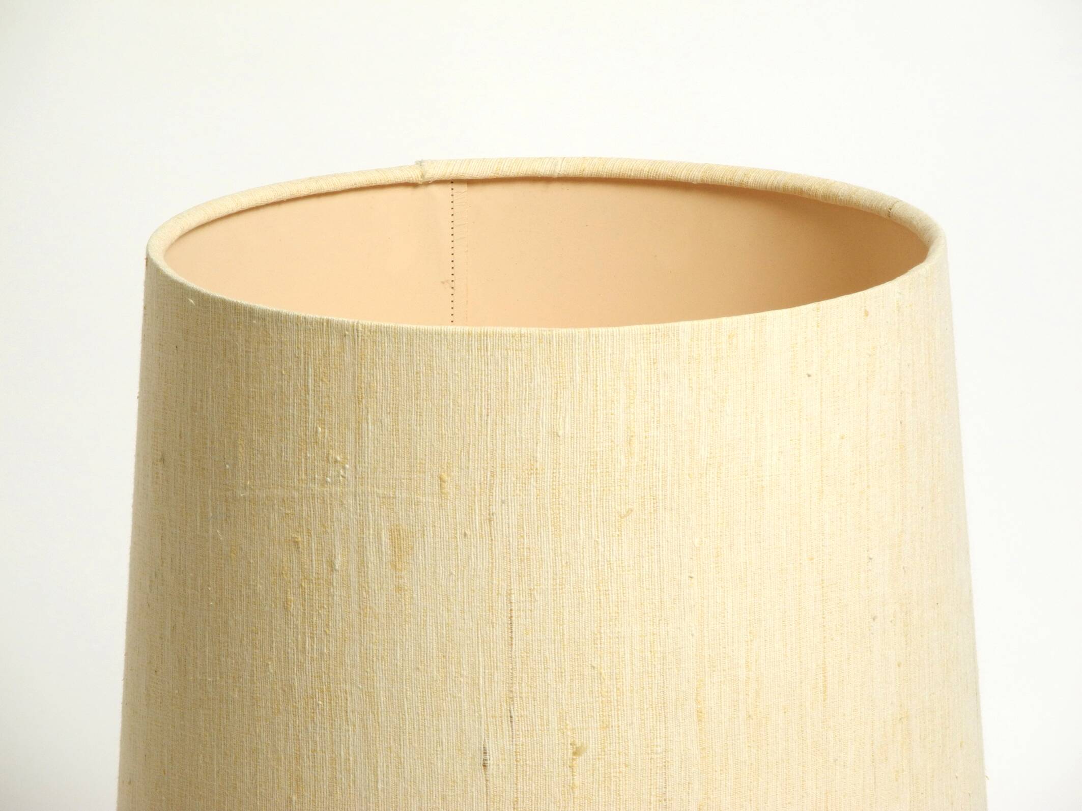 Beautiful minimalist 80s DOMUS teak table lamp with original wild silk fabr