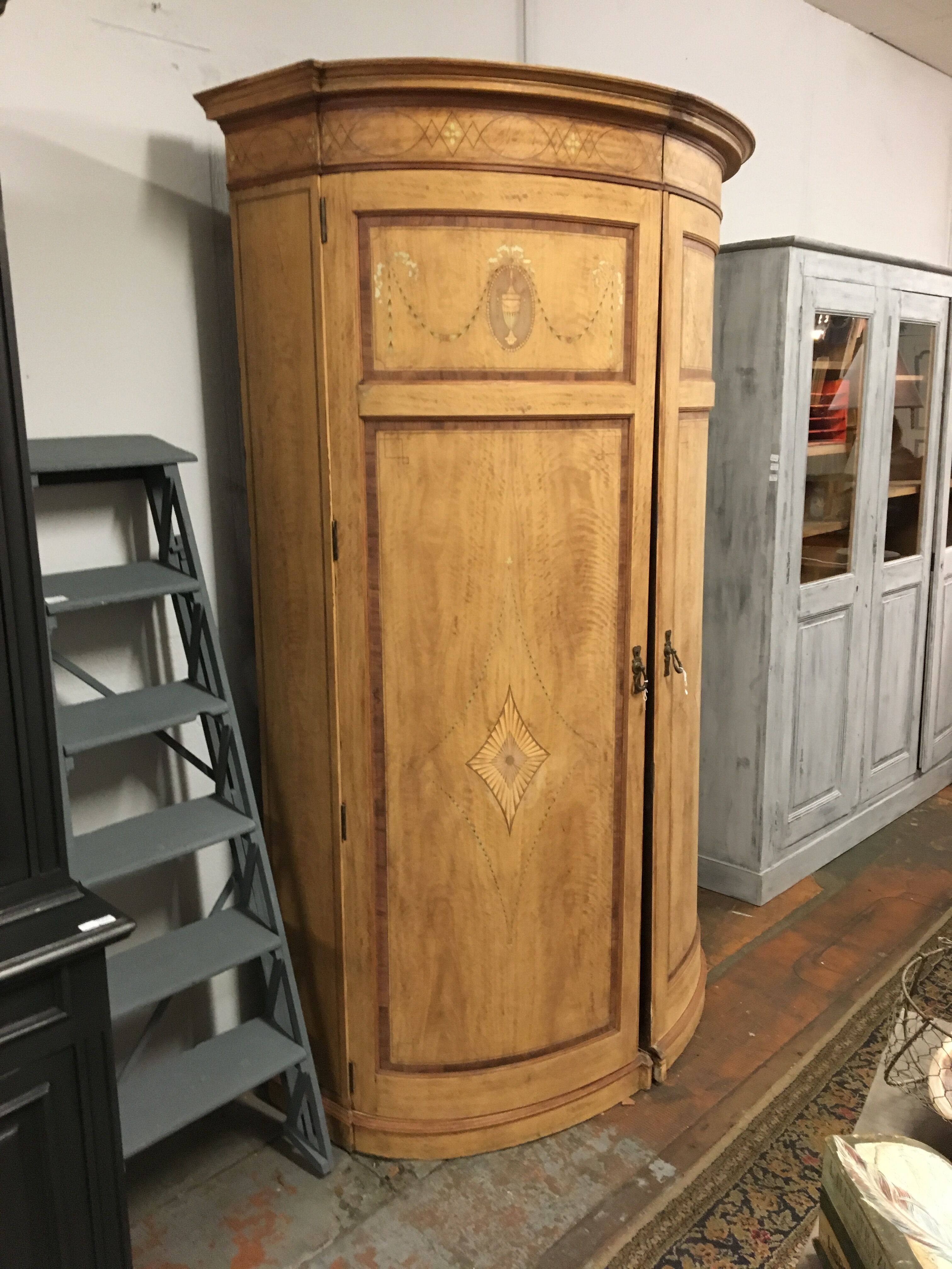 Pair of curved corners 19 eme