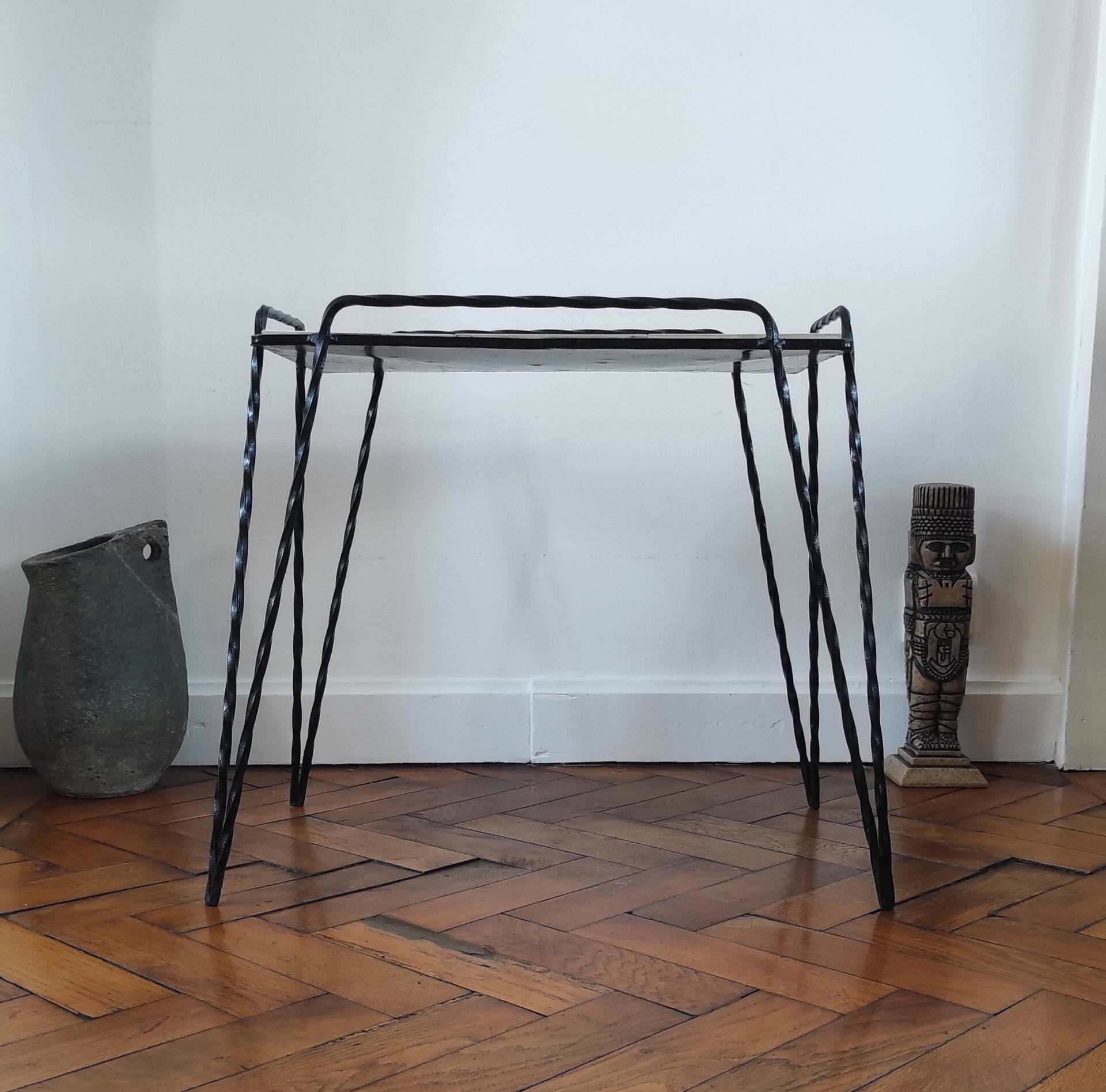 Vintage side table in twisted wrought iron and glazed ceramic.