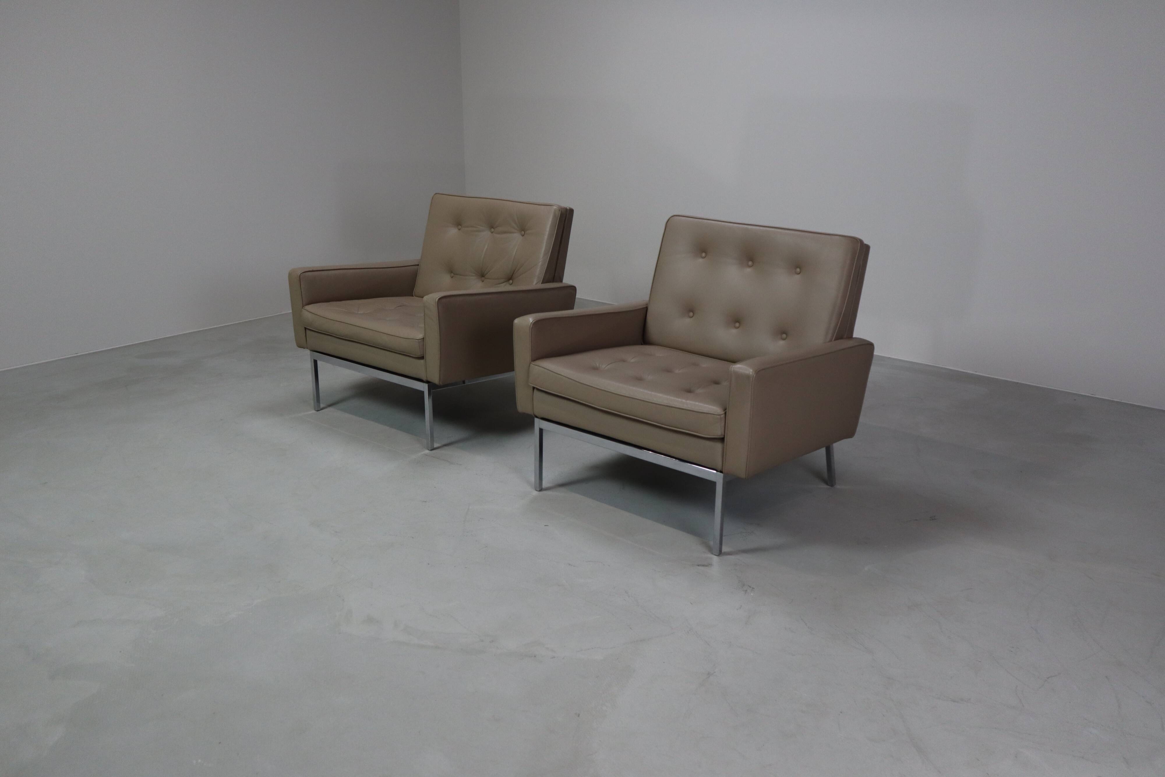 Florence Knoll lounge chairs model 65a for Knoll International.