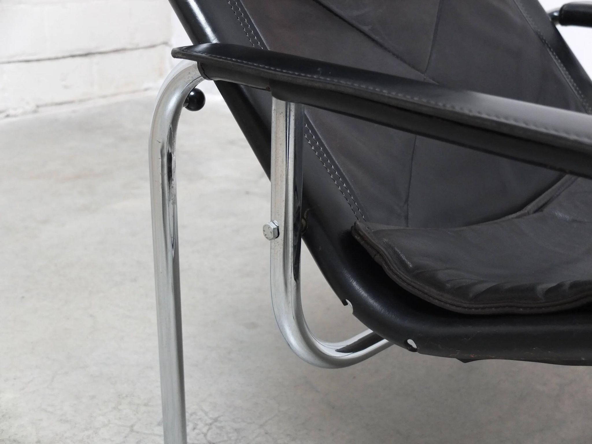 Reclining 'HE1106' lounge chair with ottoman by Hans Eichenberger for Strässle, 1978
