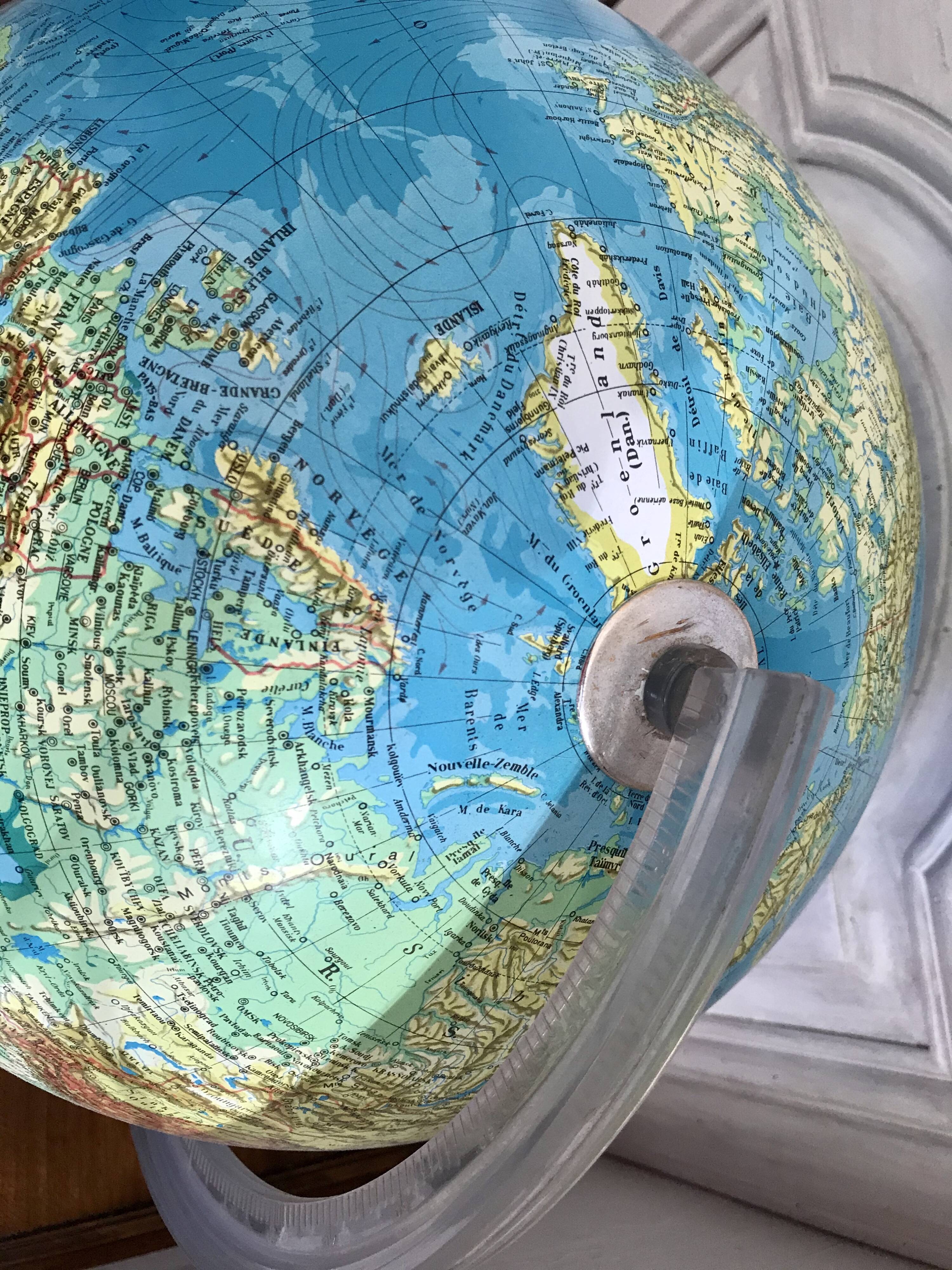 Globe terrestre lumineux vintage