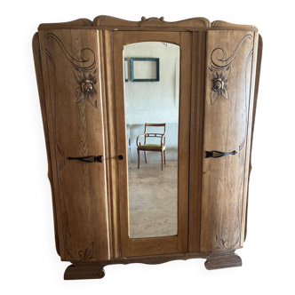 Armoire ancienne à fleurs