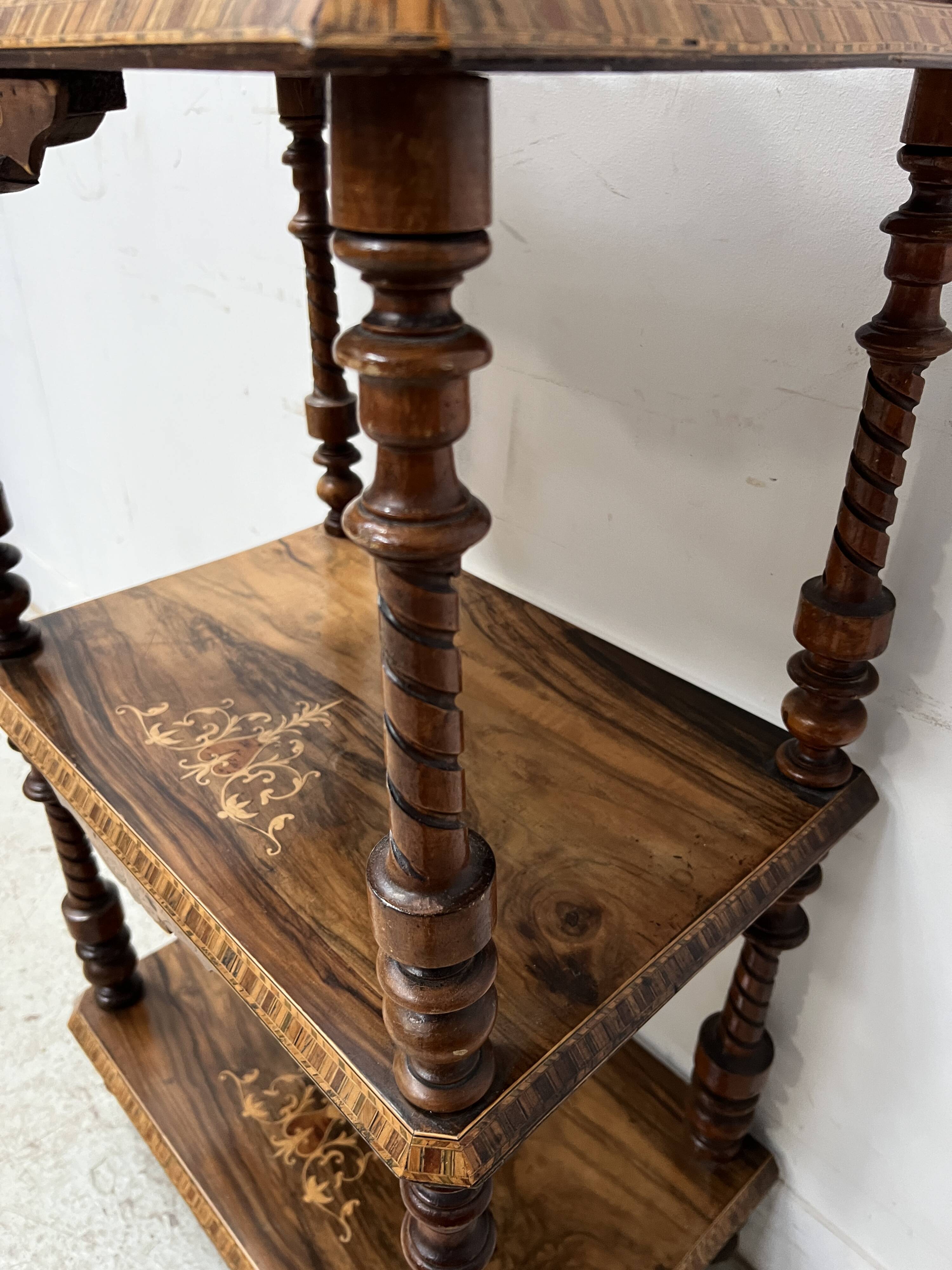 Napoleon III display stand in marquetry mahogany, 19th century.