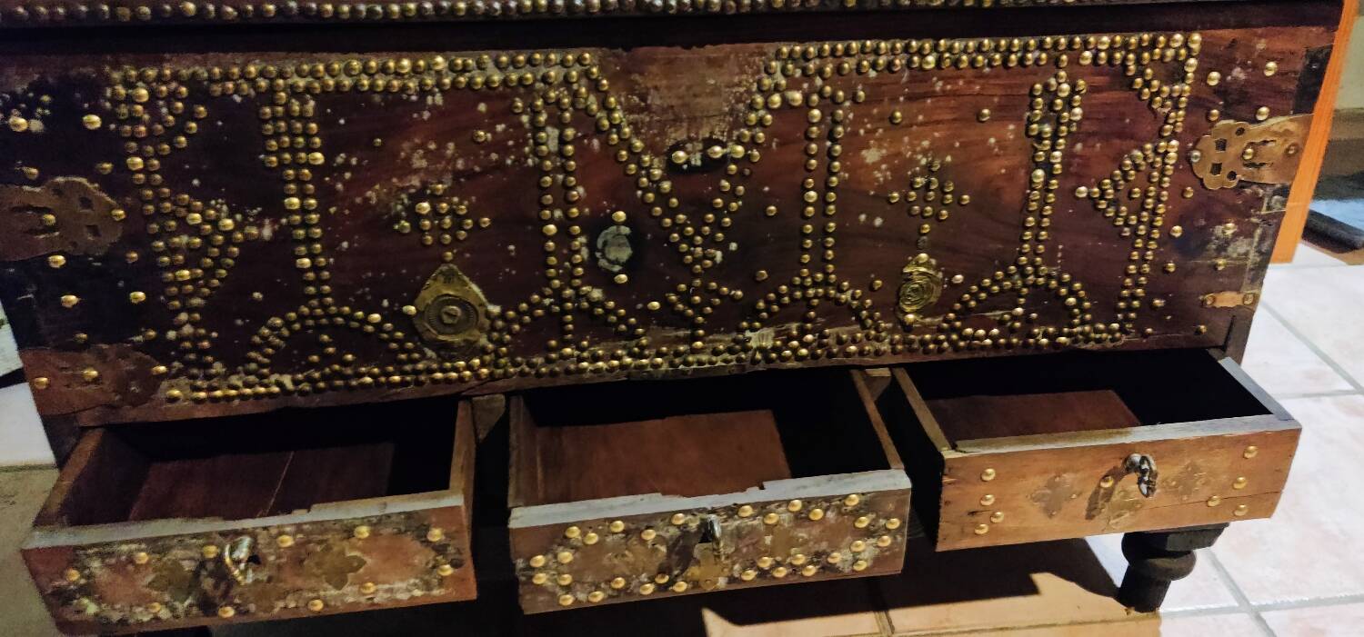 Yemeni chest in studded wood